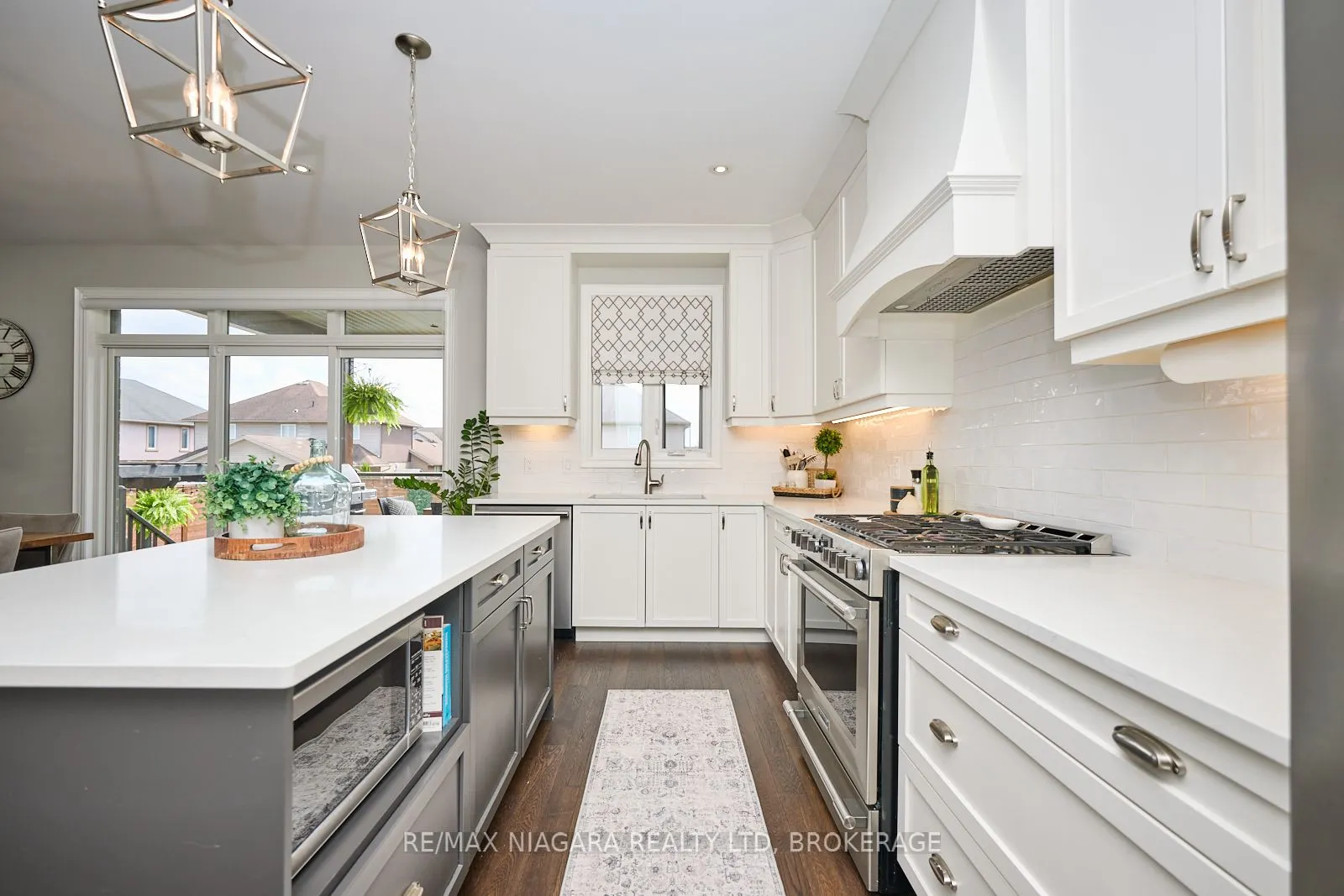 8886 Black Forest Crescent
