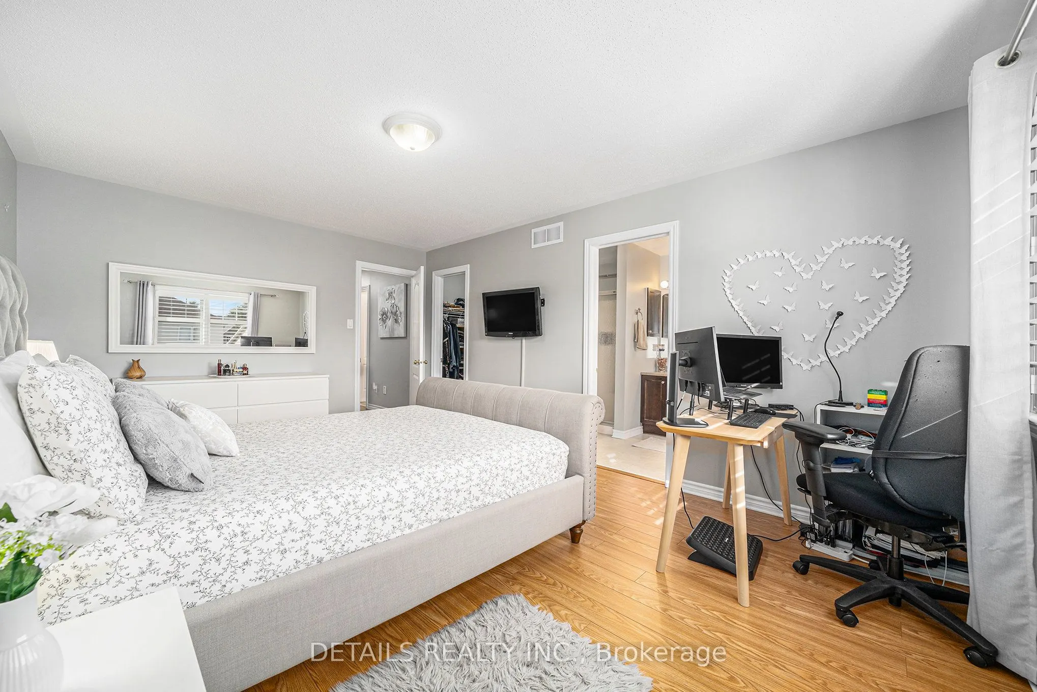 84 Waterbridge Drive S
