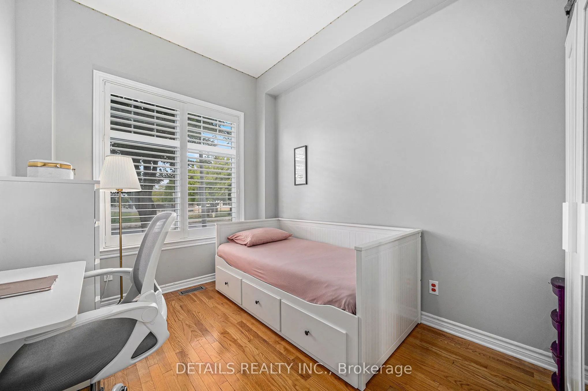 84 Waterbridge Drive S