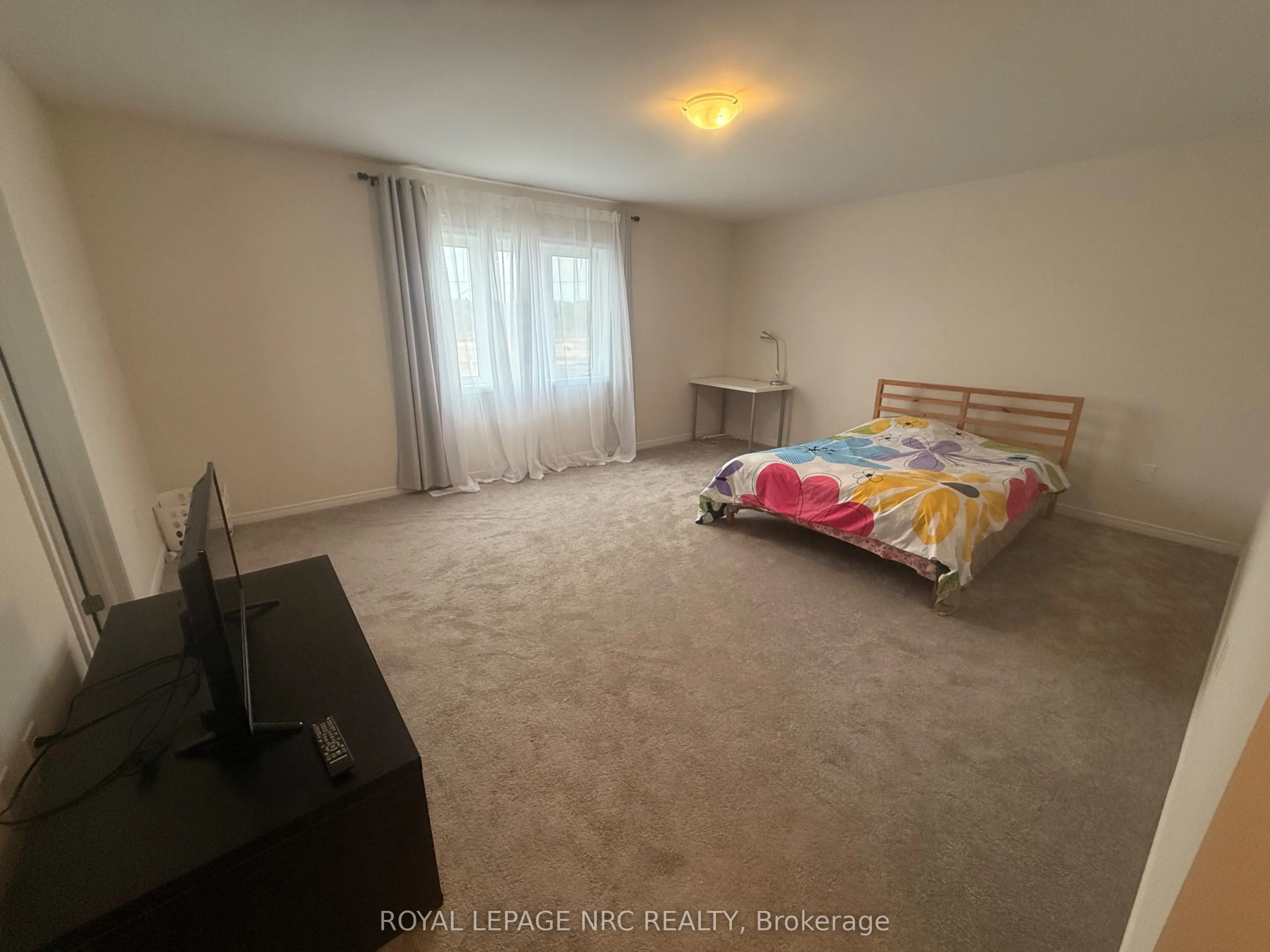 4 ESTHER Crescent