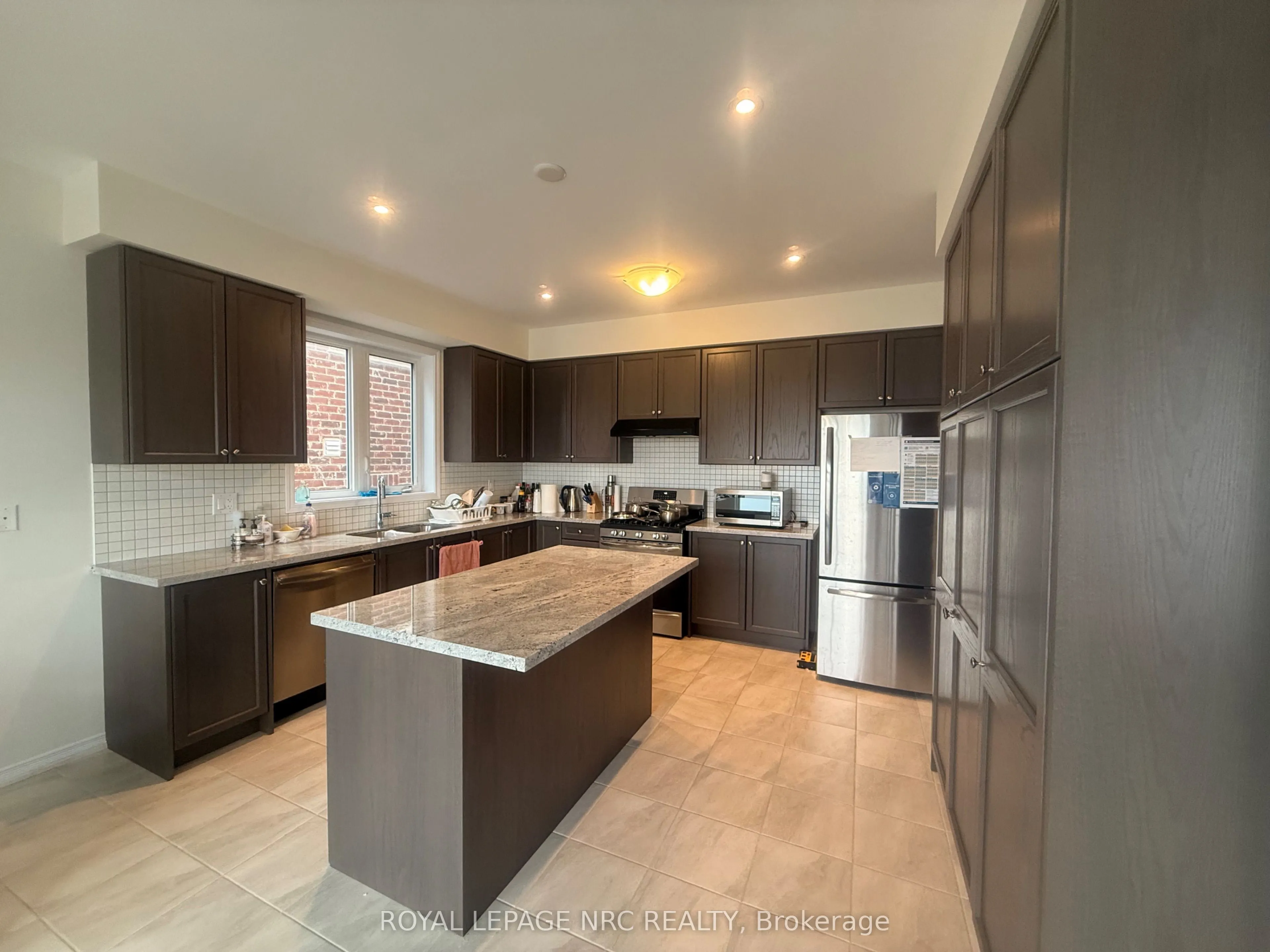 4 ESTHER Crescent