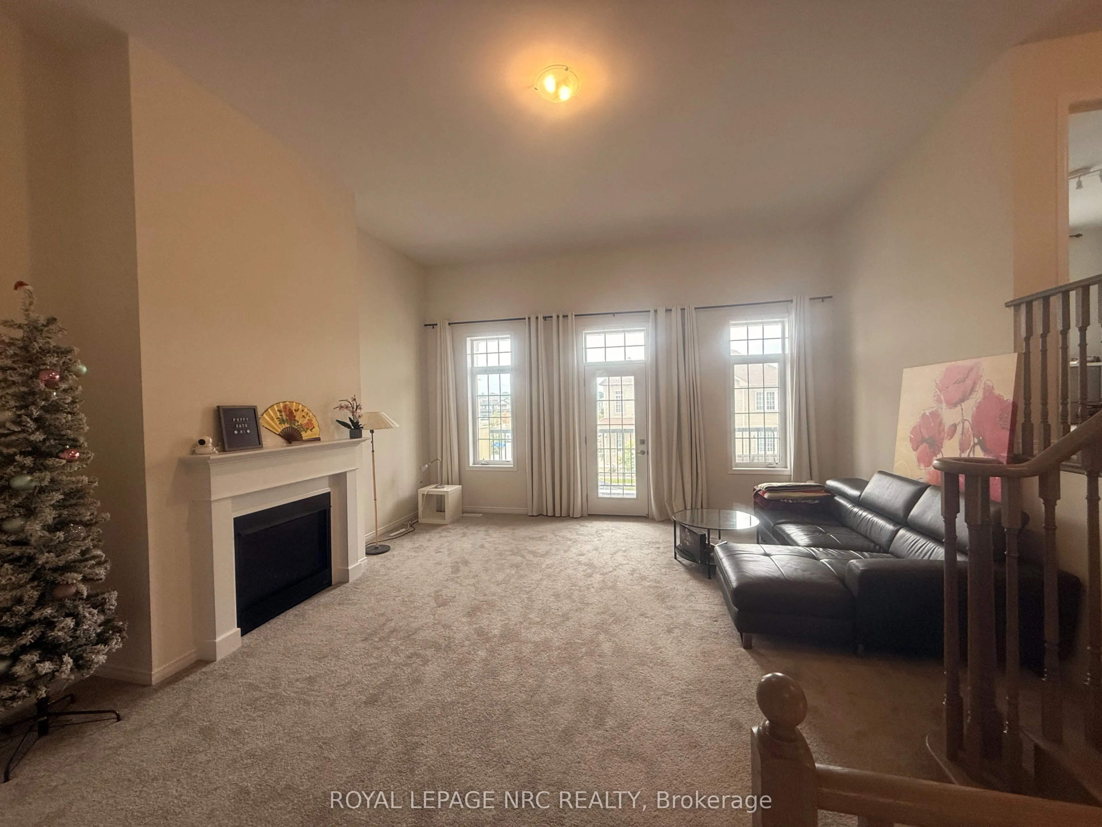 4 ESTHER Crescent