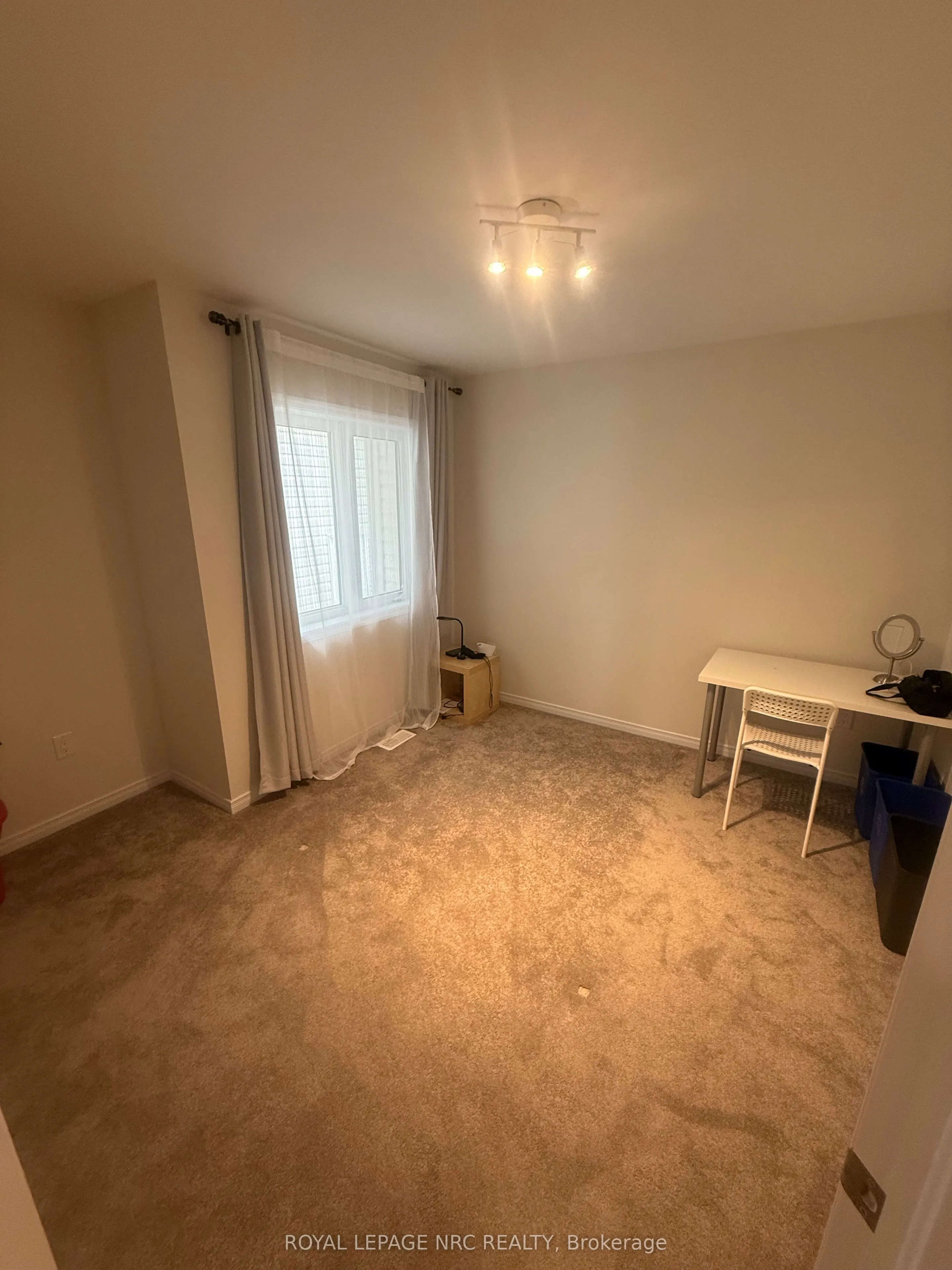 4 ESTHER Crescent