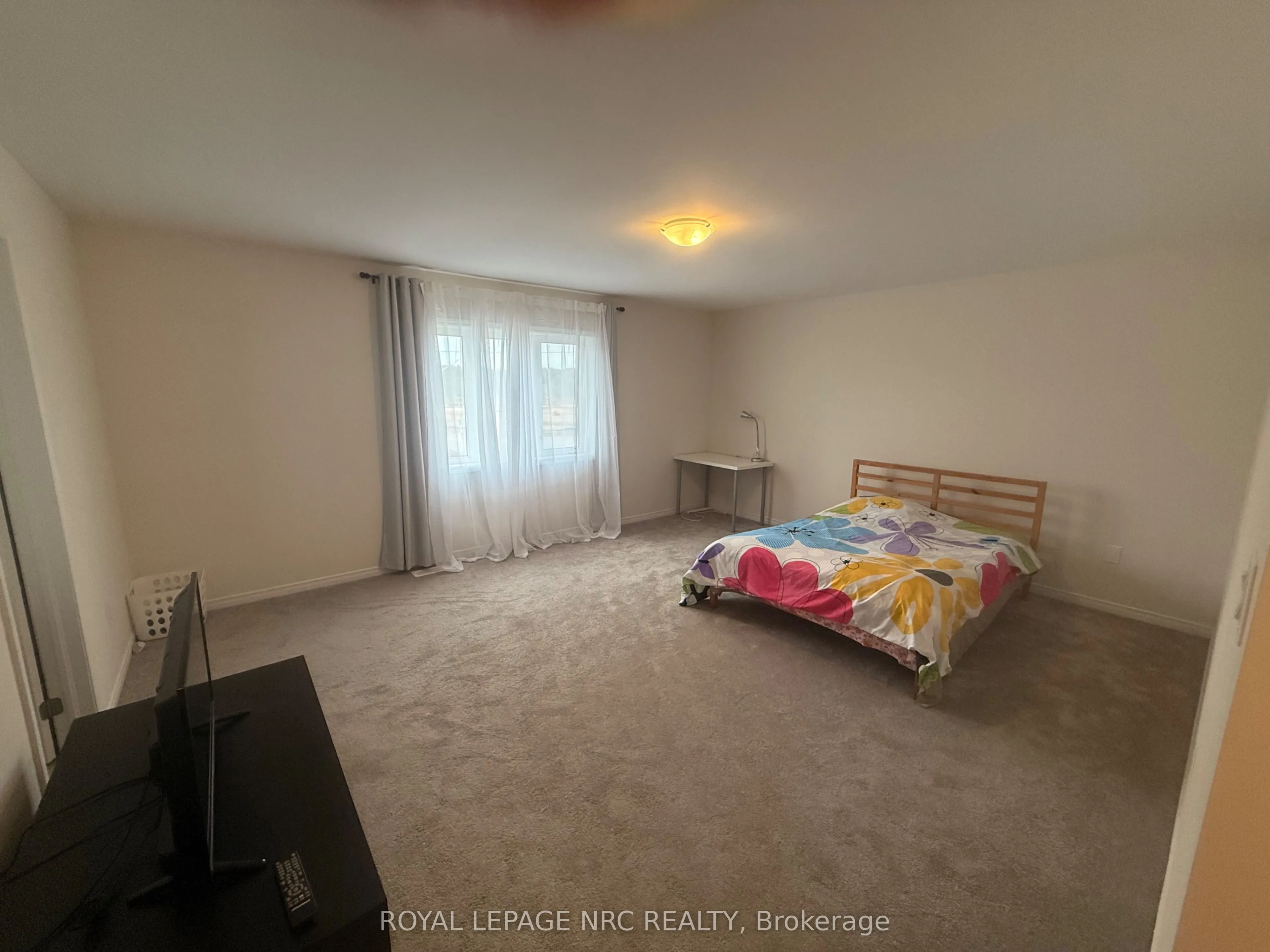 4 ESTHER Crescent
