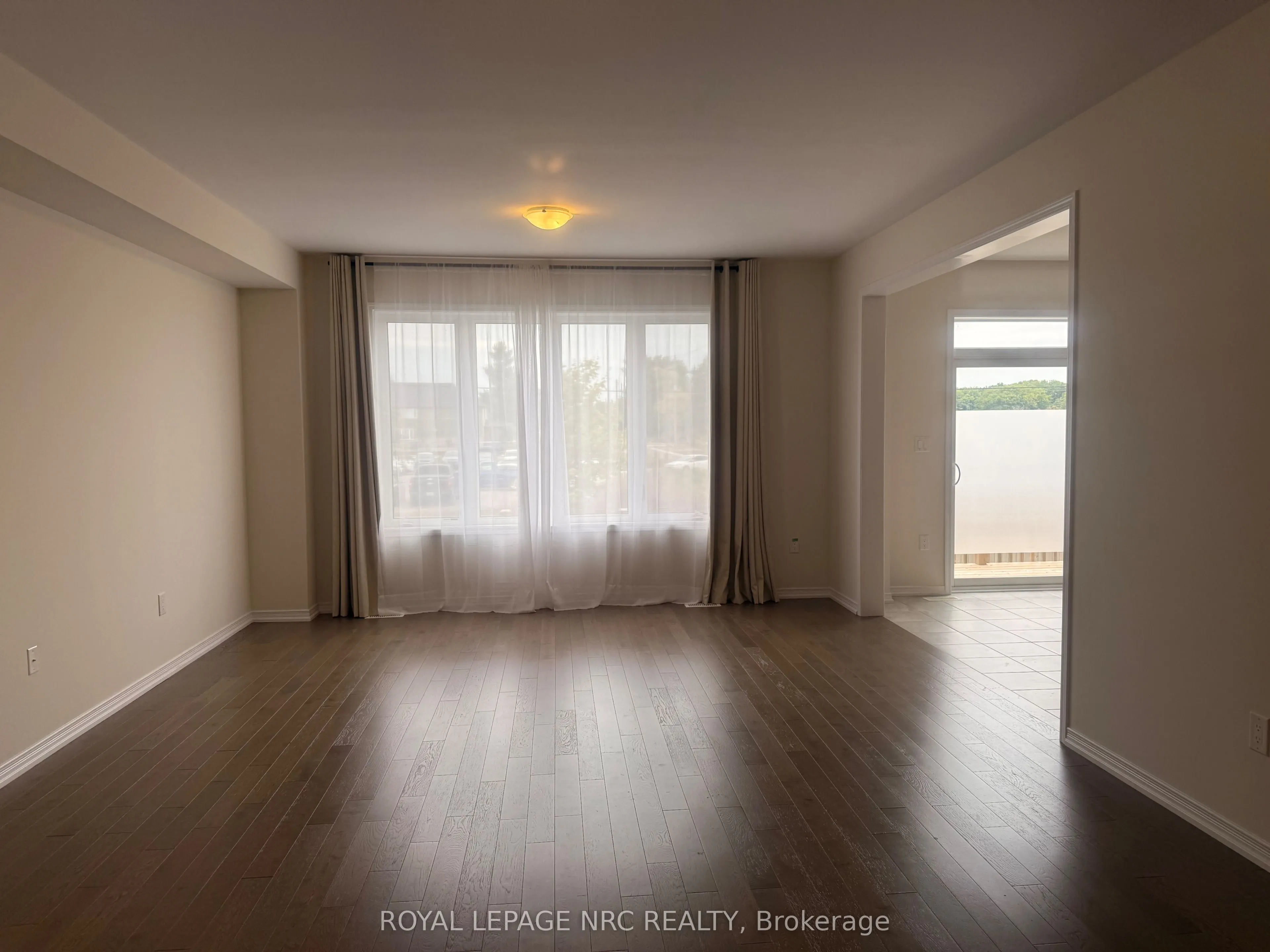 4 ESTHER Crescent