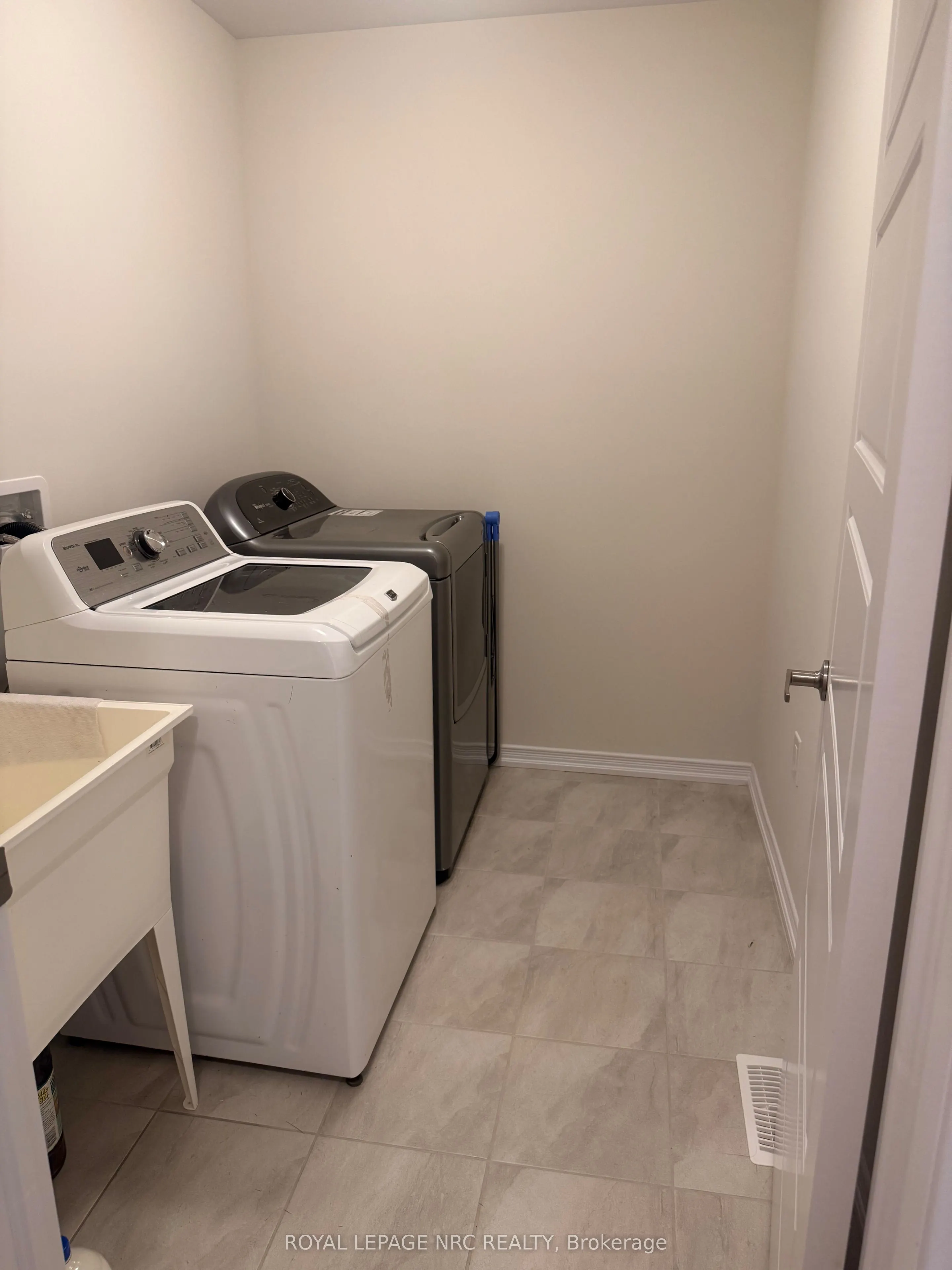 4 ESTHER Crescent