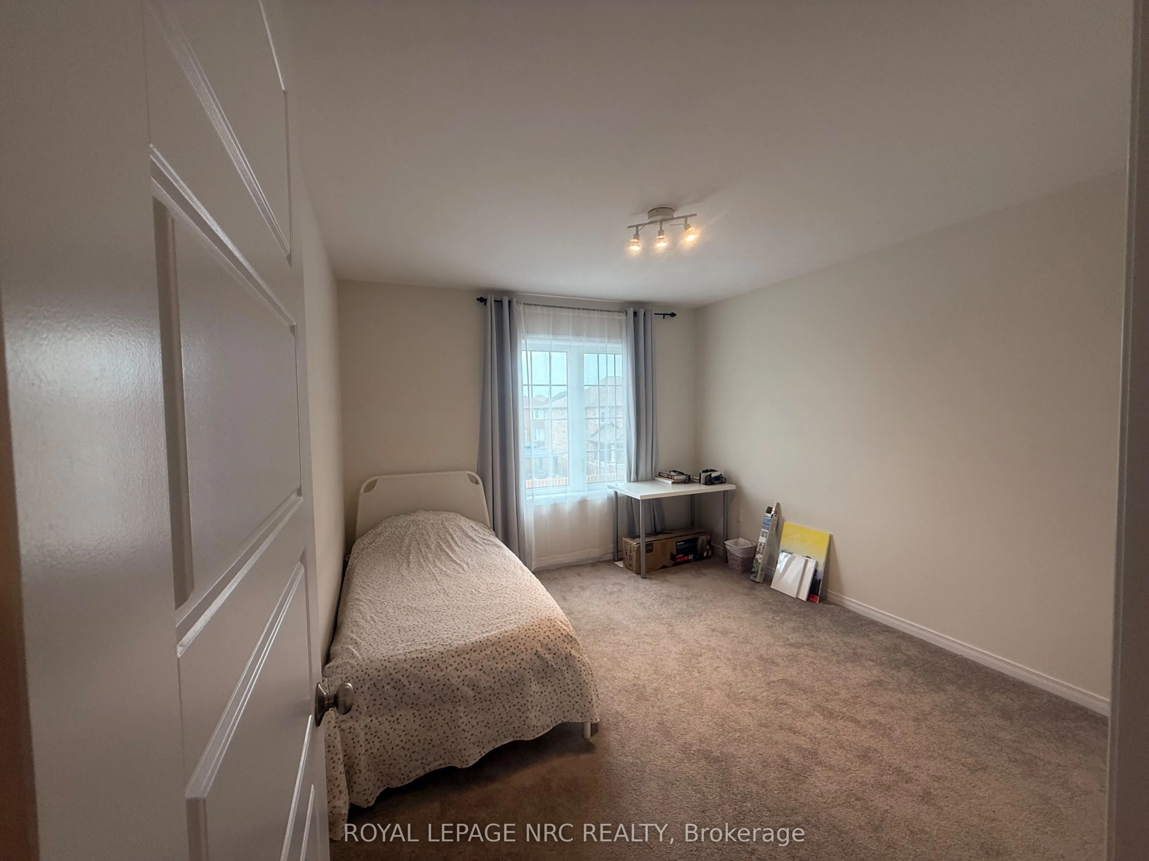 4 ESTHER Crescent