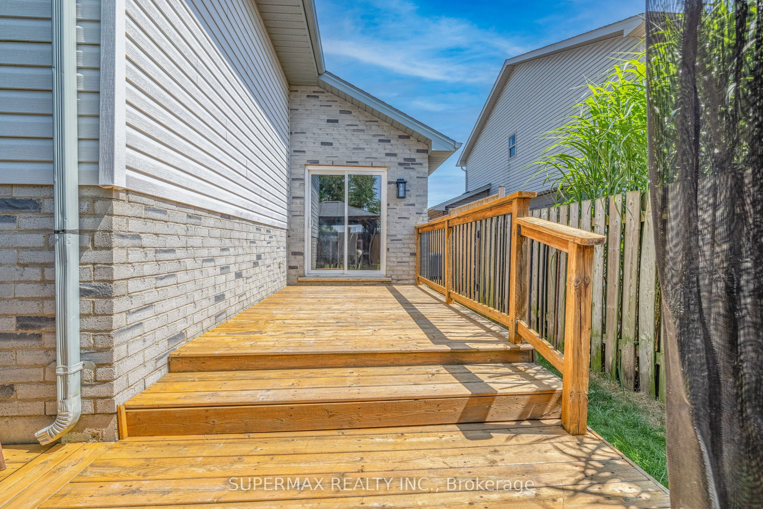 93 Hagerman Crescent