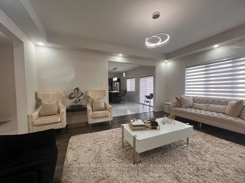 12 Swan Avenue