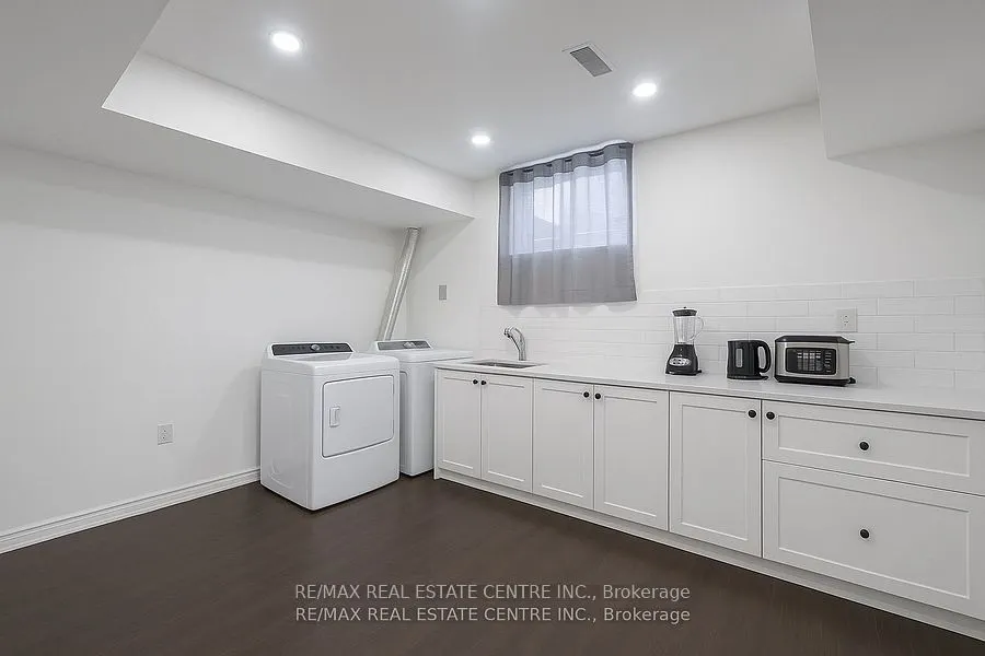 12 Swan Avenue