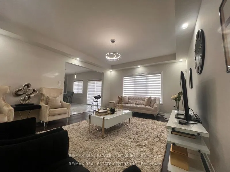 12 Swan Avenue