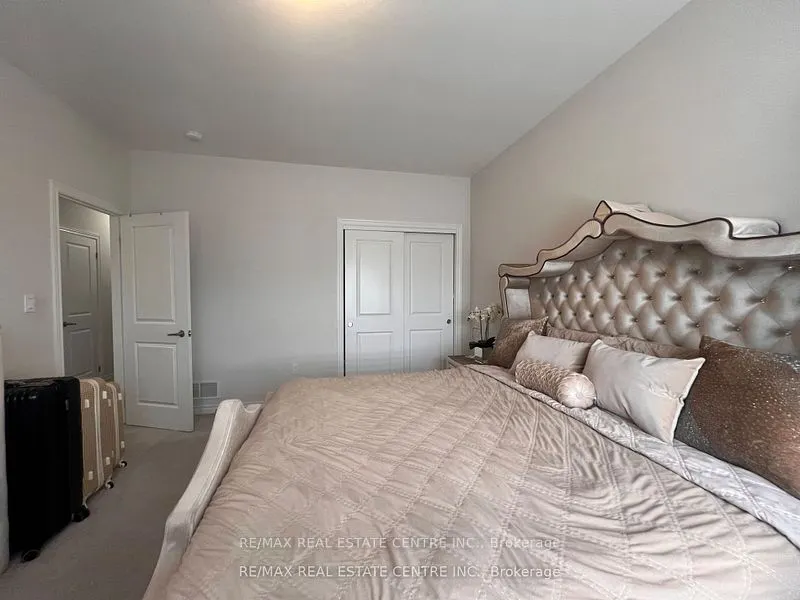 12 Swan Avenue