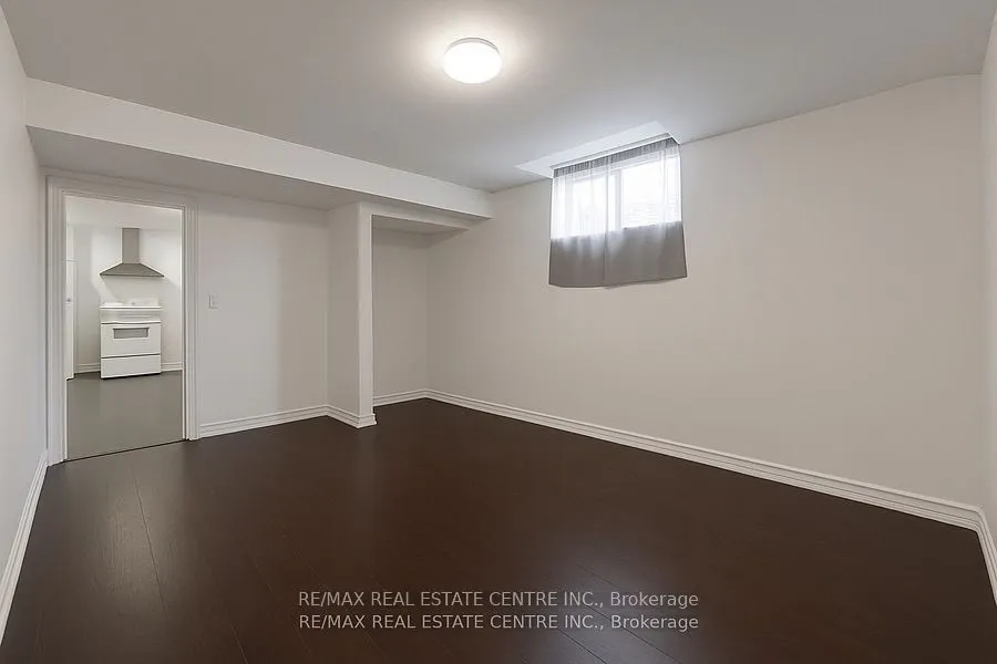 12 Swan Avenue