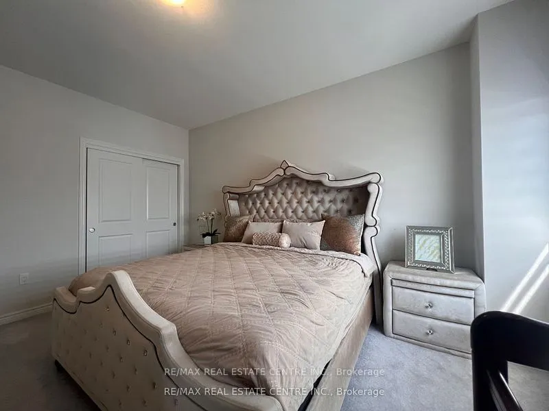 12 Swan Avenue