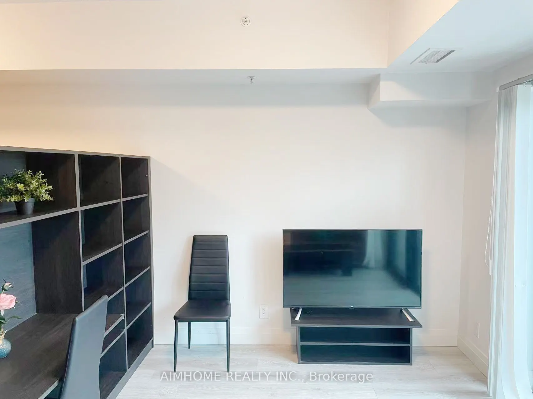 652 Princess St Street, #210