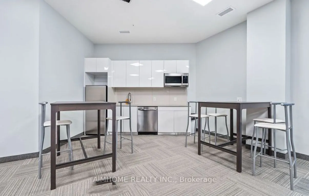 652 Princess St Street, #210