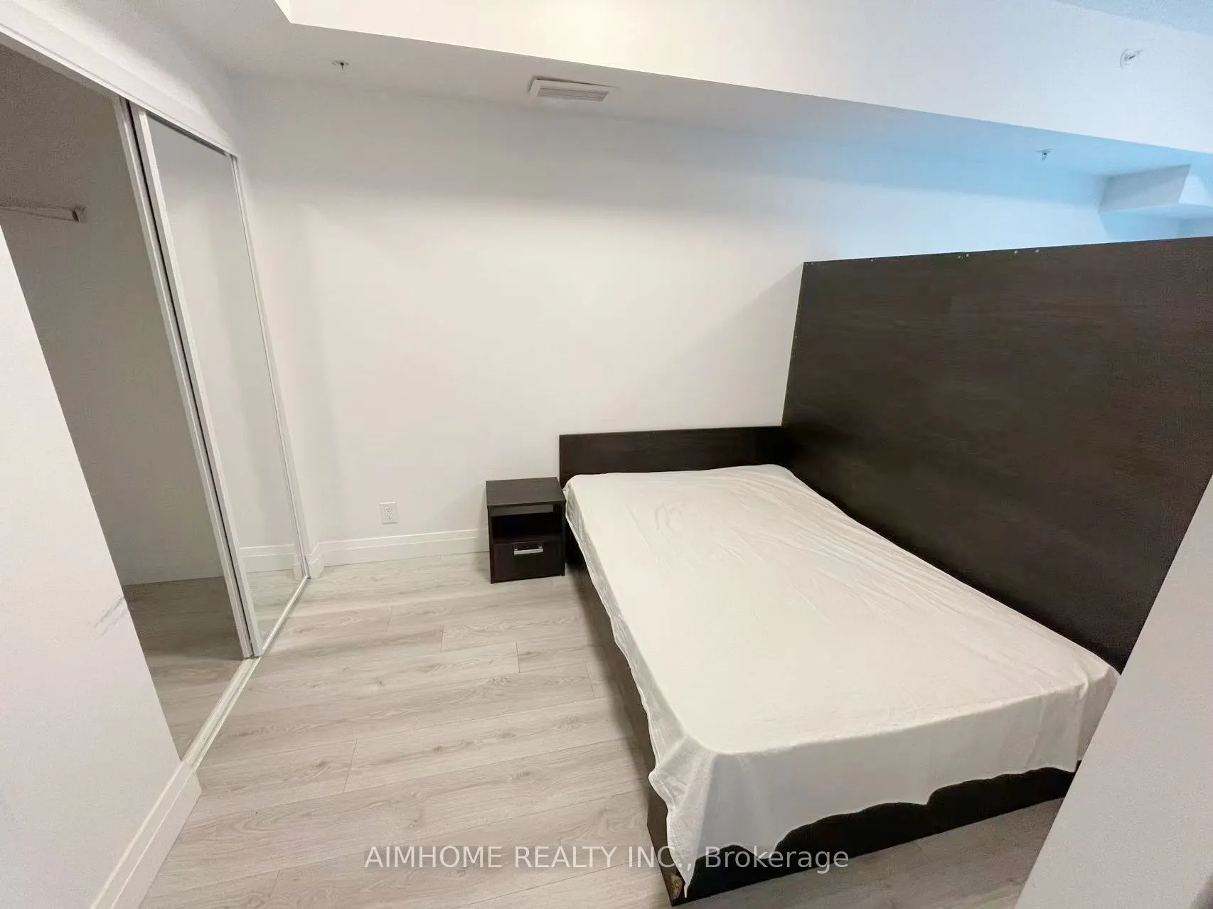 652 Princess St Street, #210