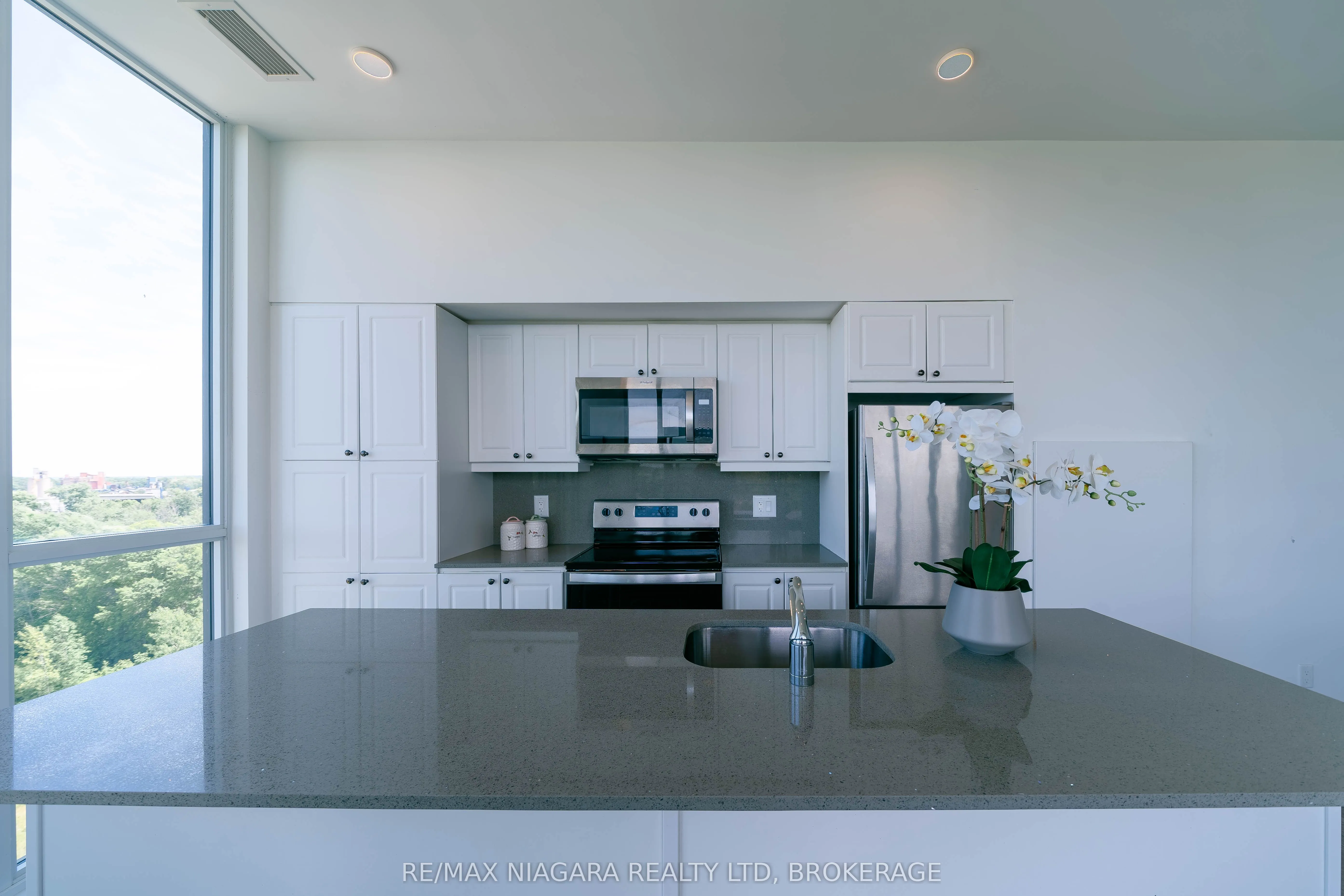 7711 GREEN VISTA Gate, #901