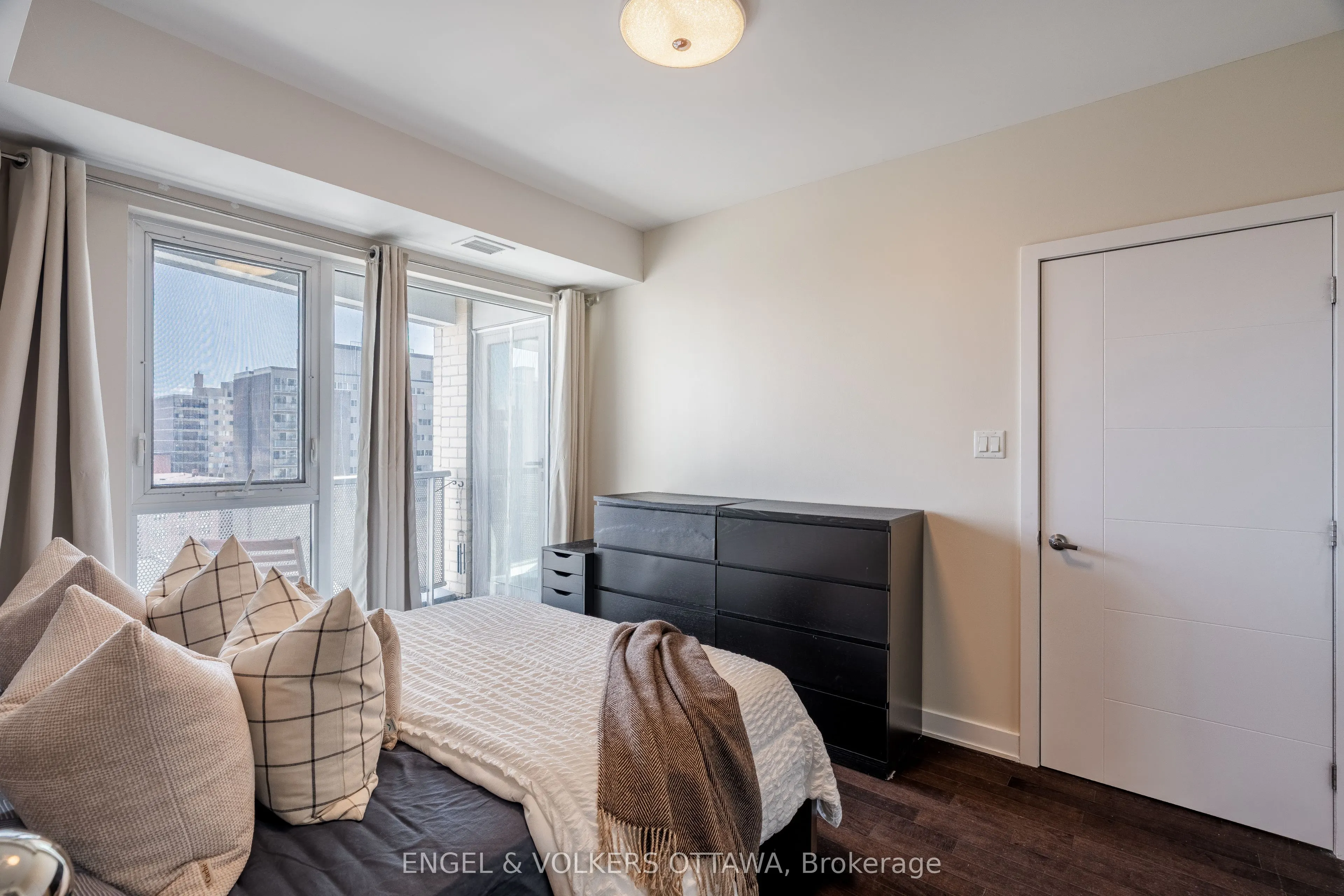 40 Nepean Street, #707