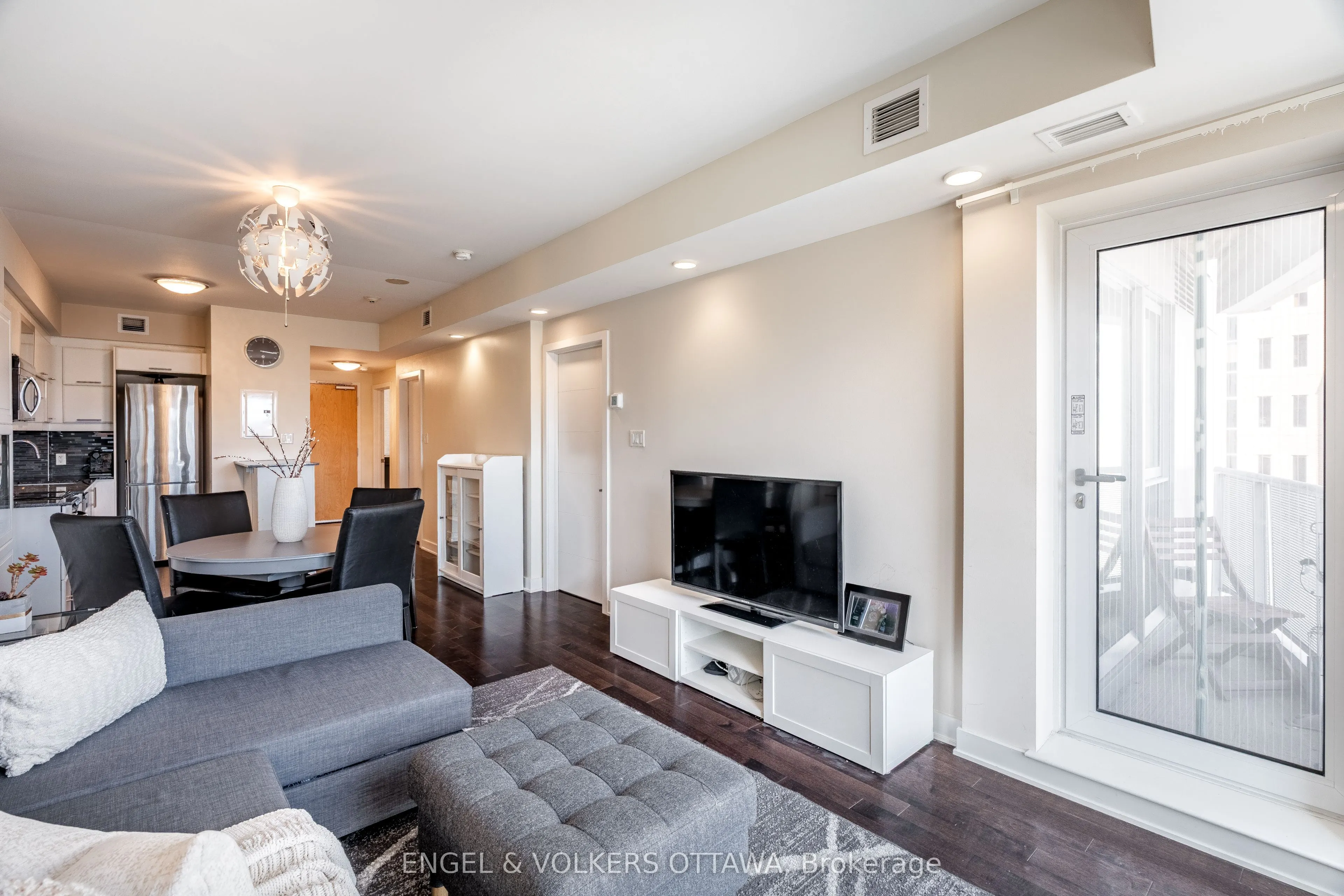 40 Nepean Street, #707