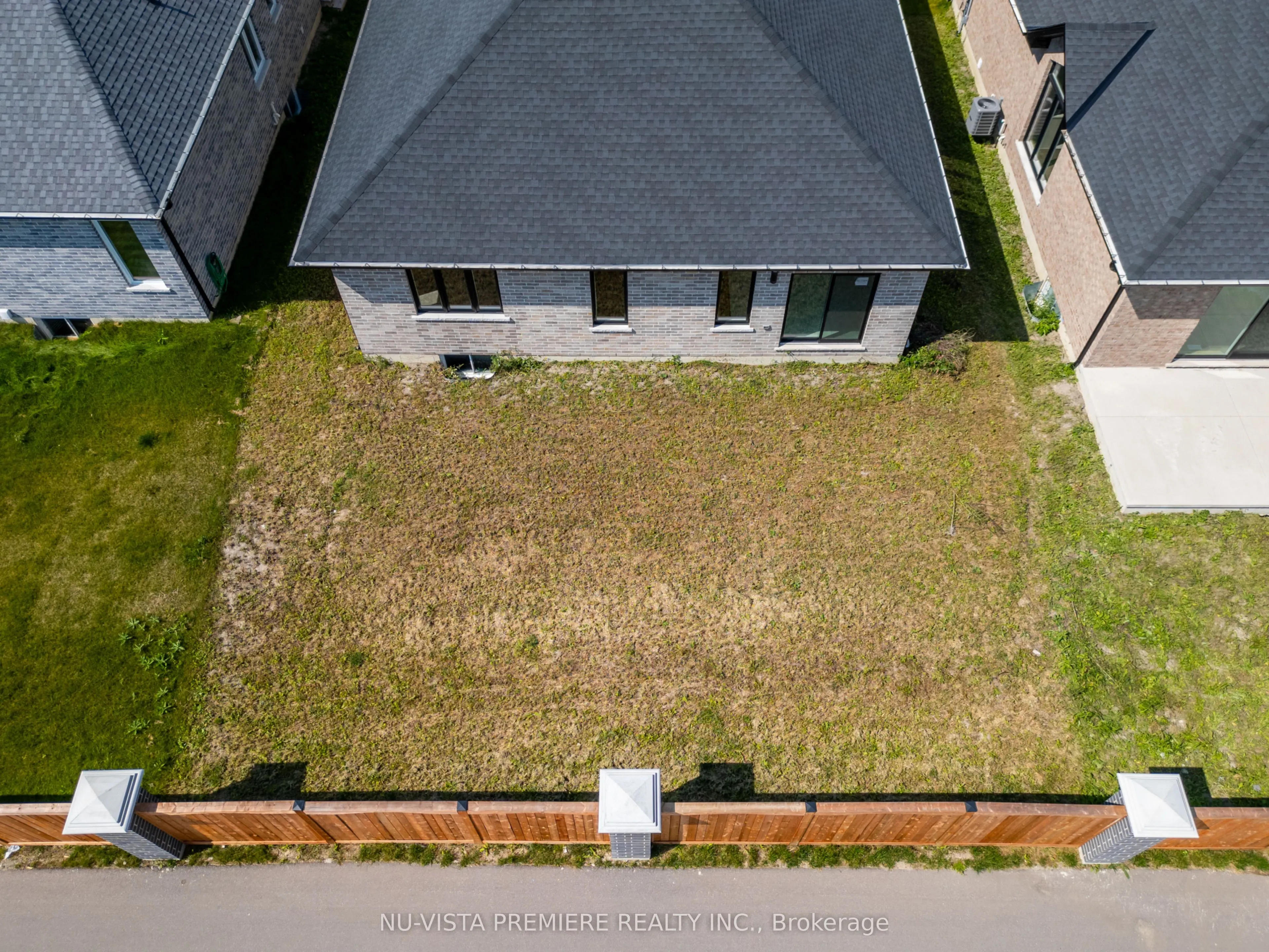 316 STATHIS Boulevard