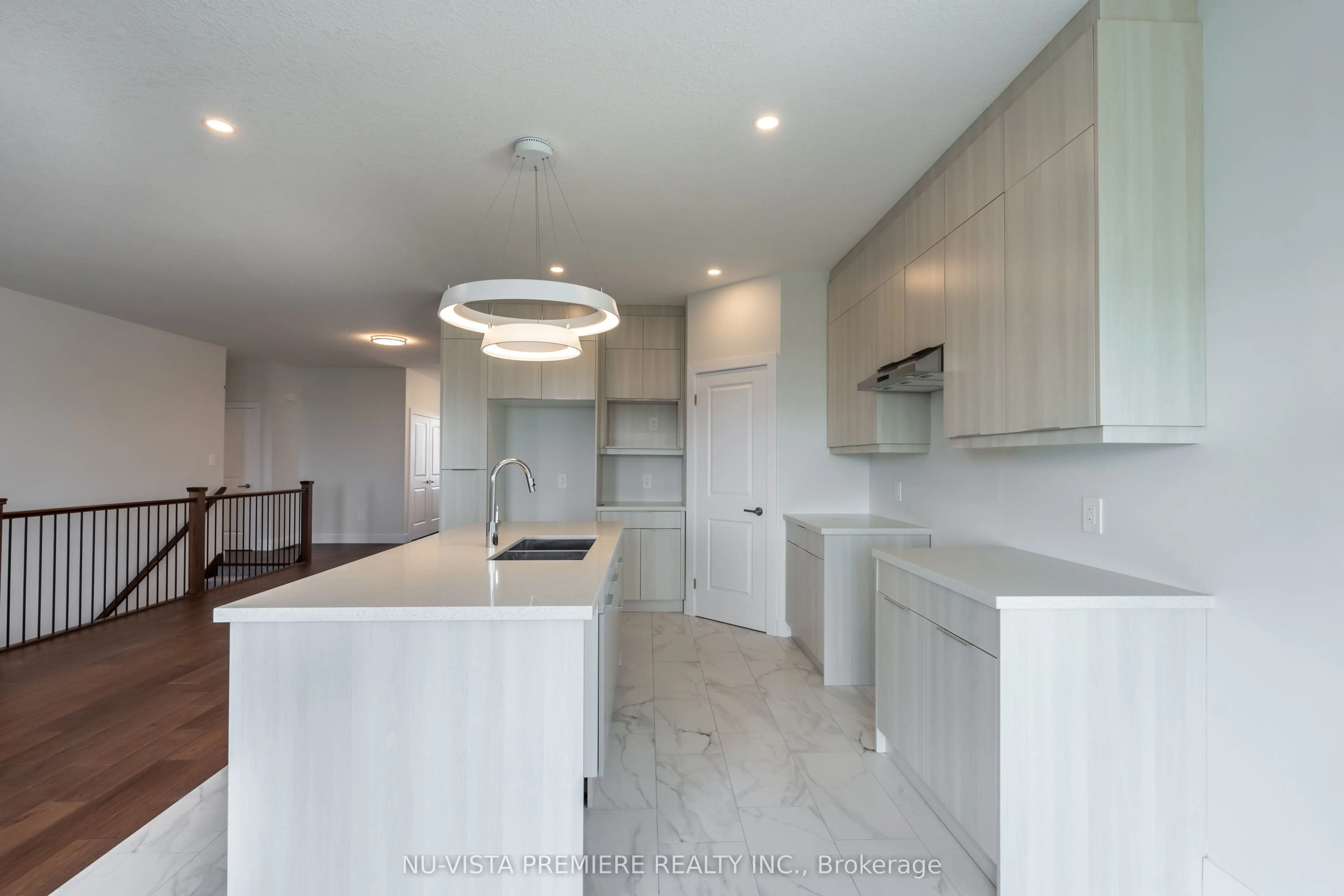 316 STATHIS Boulevard