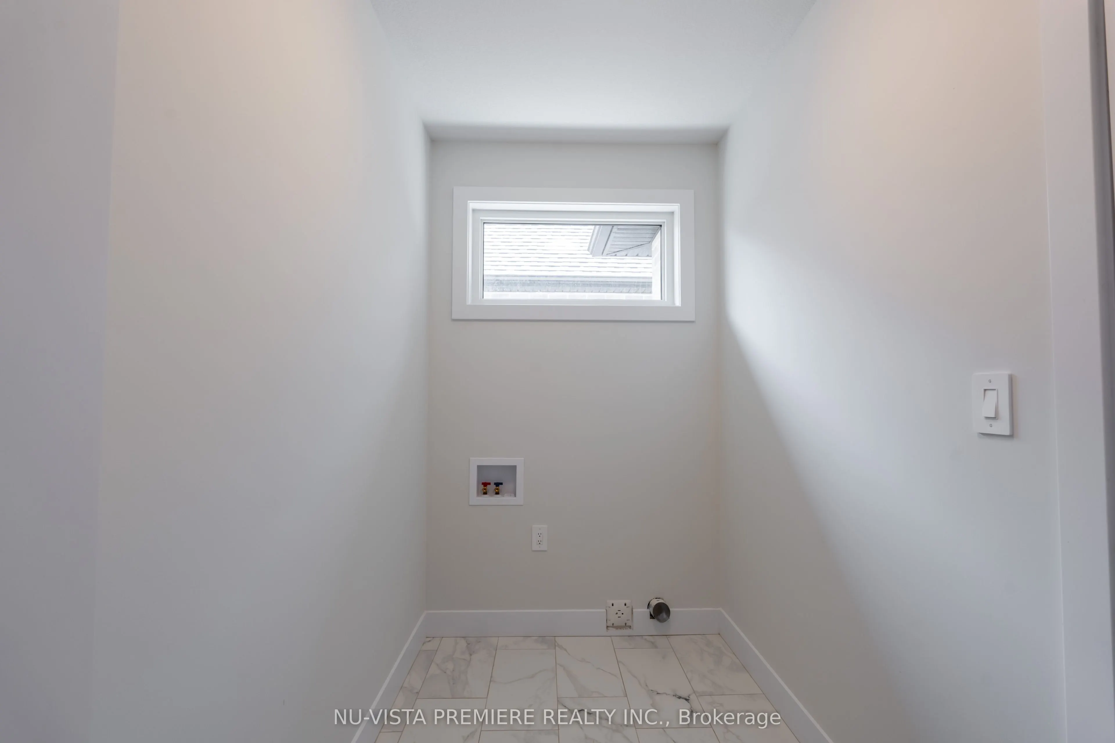 316 STATHIS Boulevard