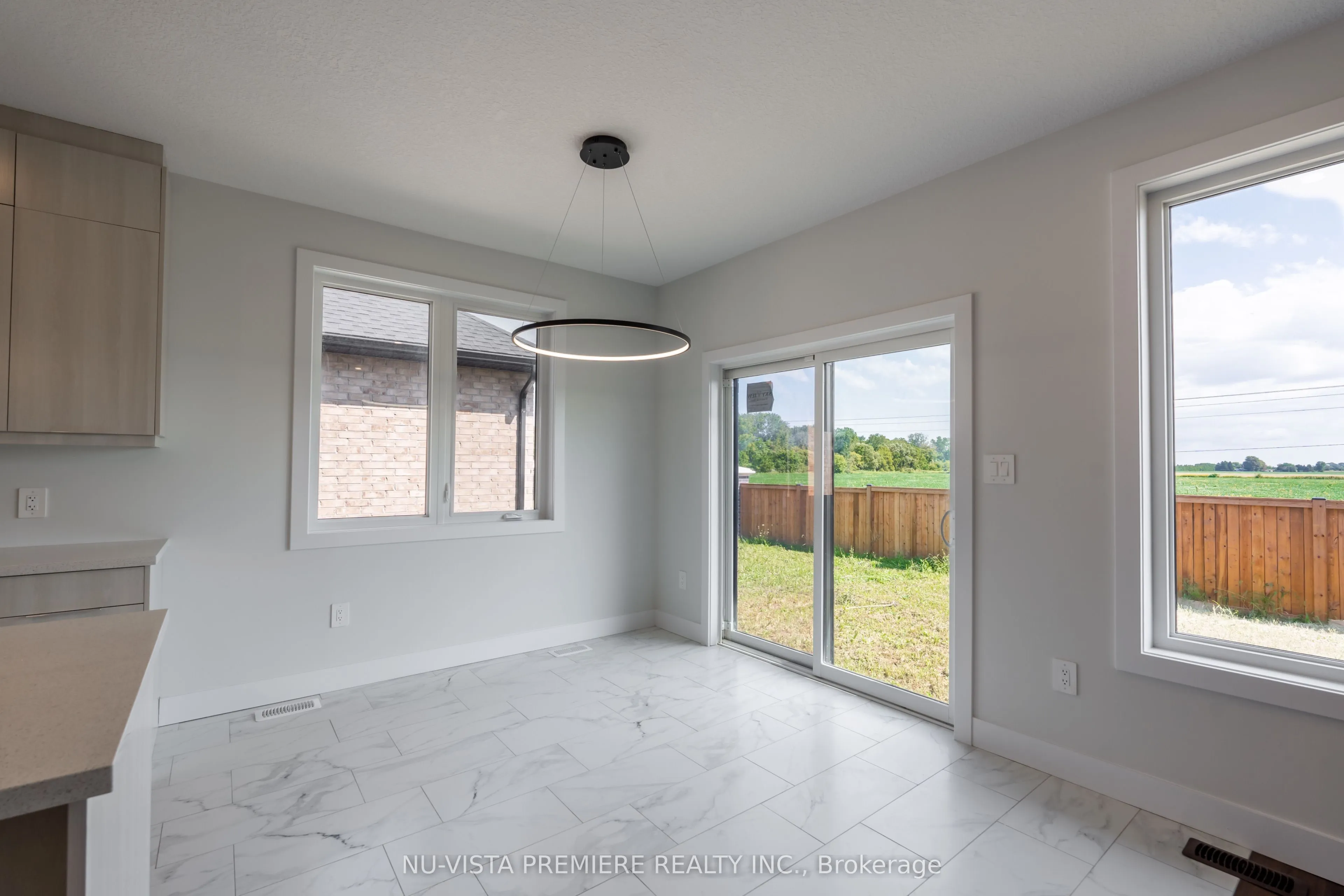 316 STATHIS Boulevard