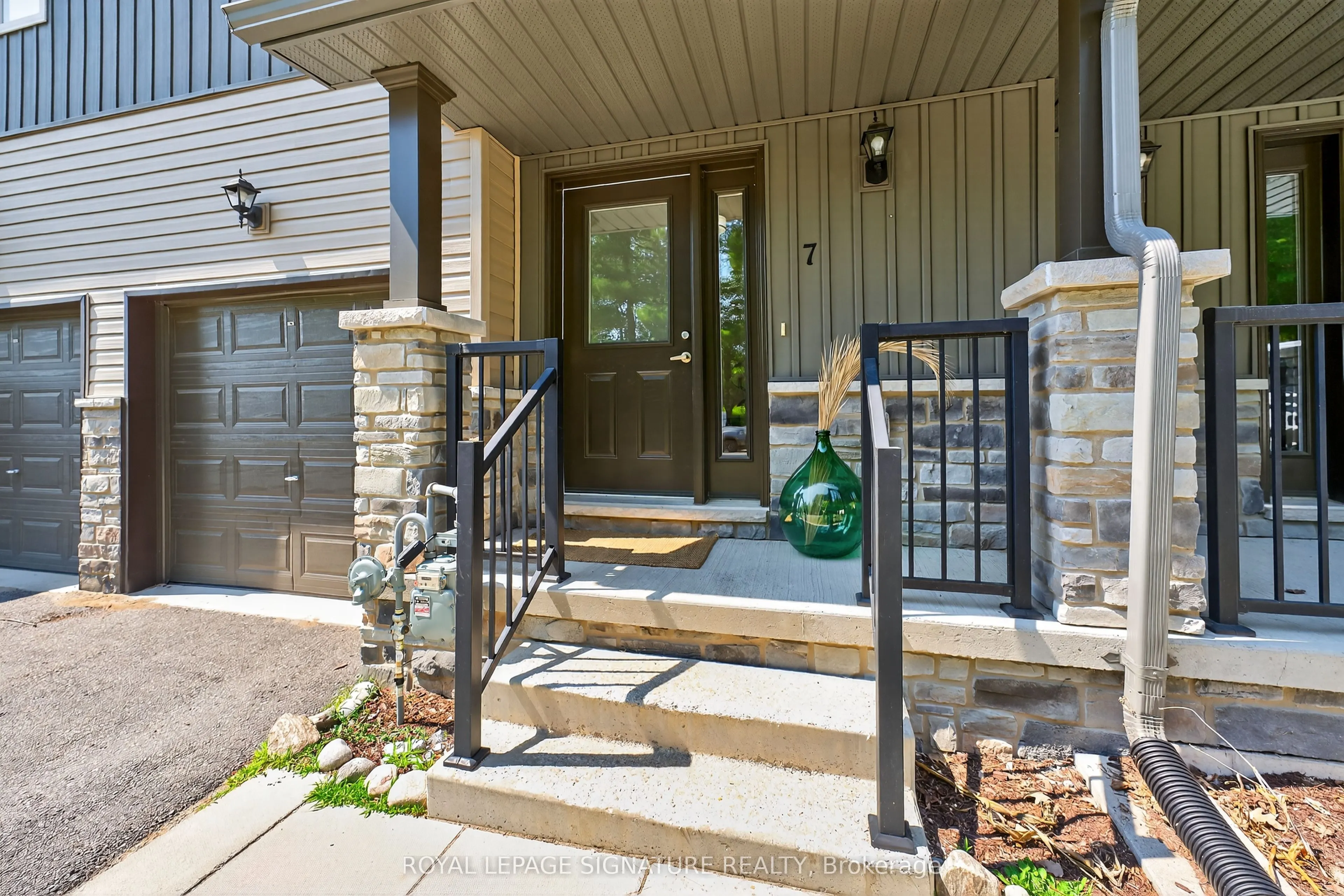 393 Manitoba Street, #6
