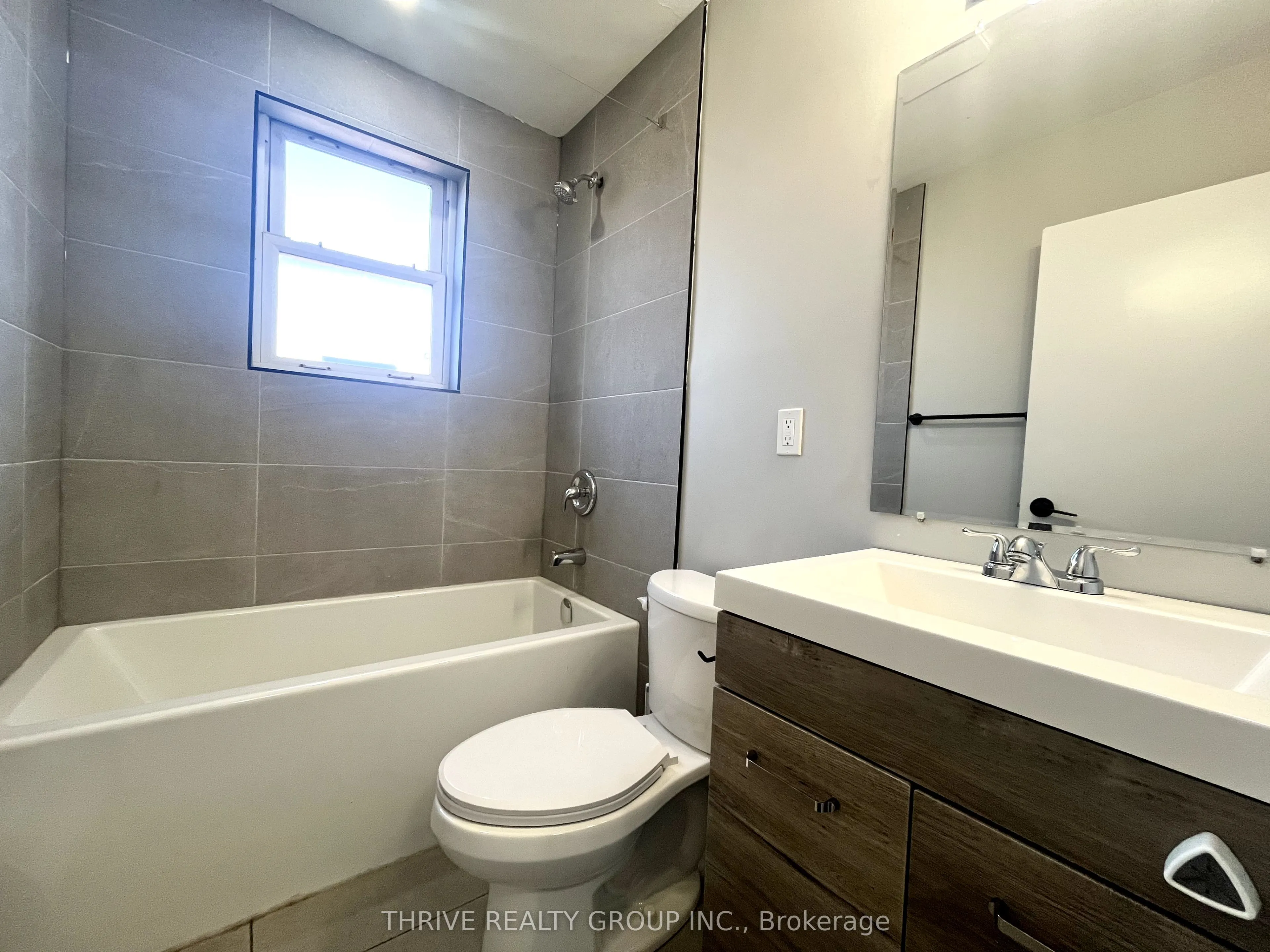 106 King Edward Avenue, #11