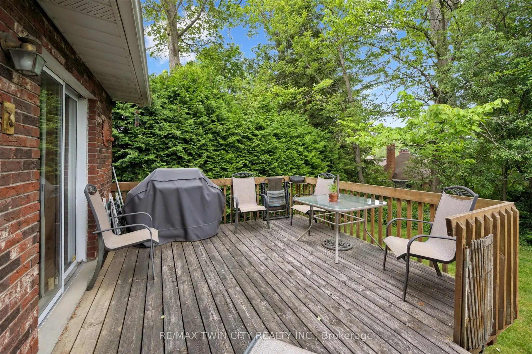 45 Applewood Crescent