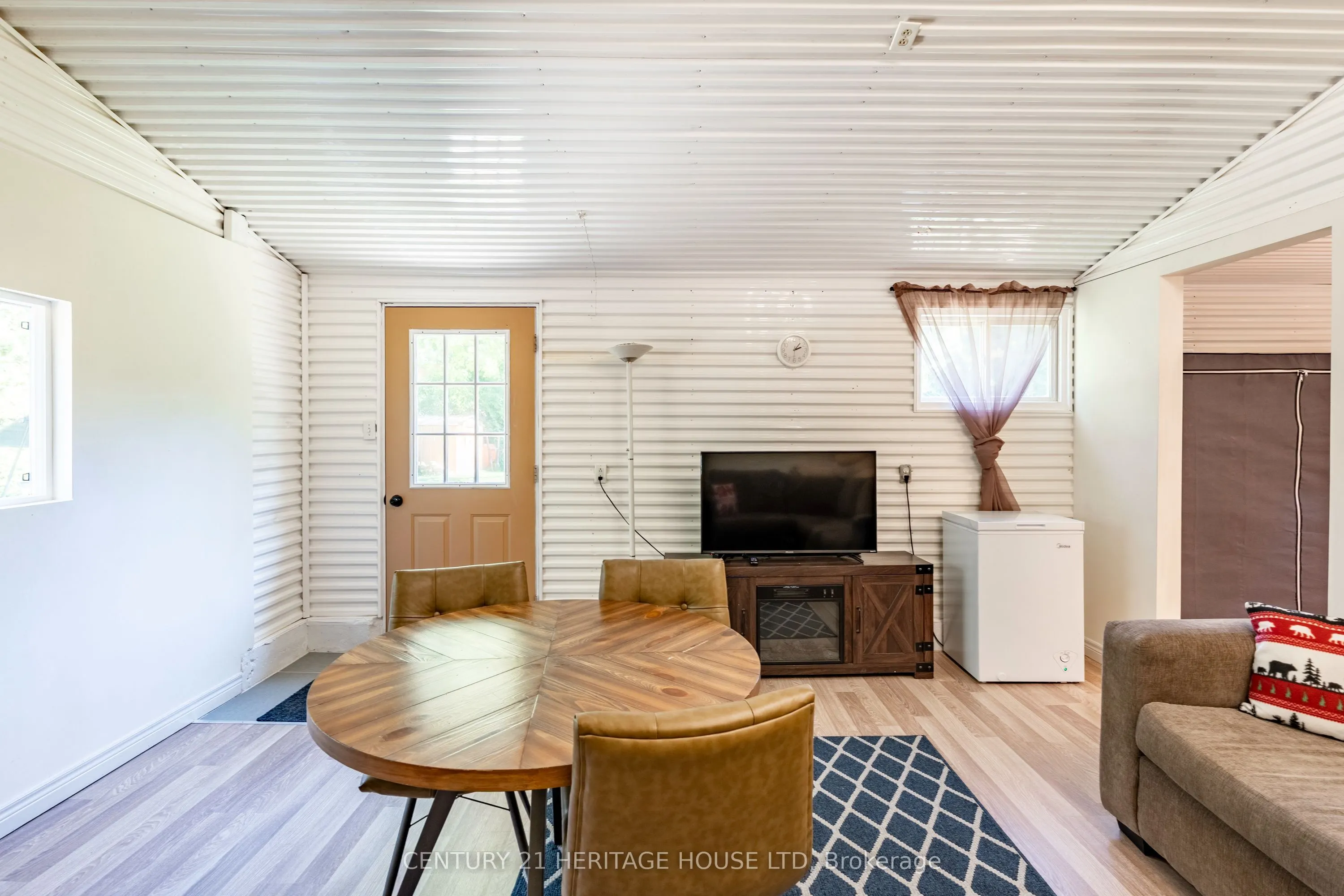 4593 PERTH ROAD 135