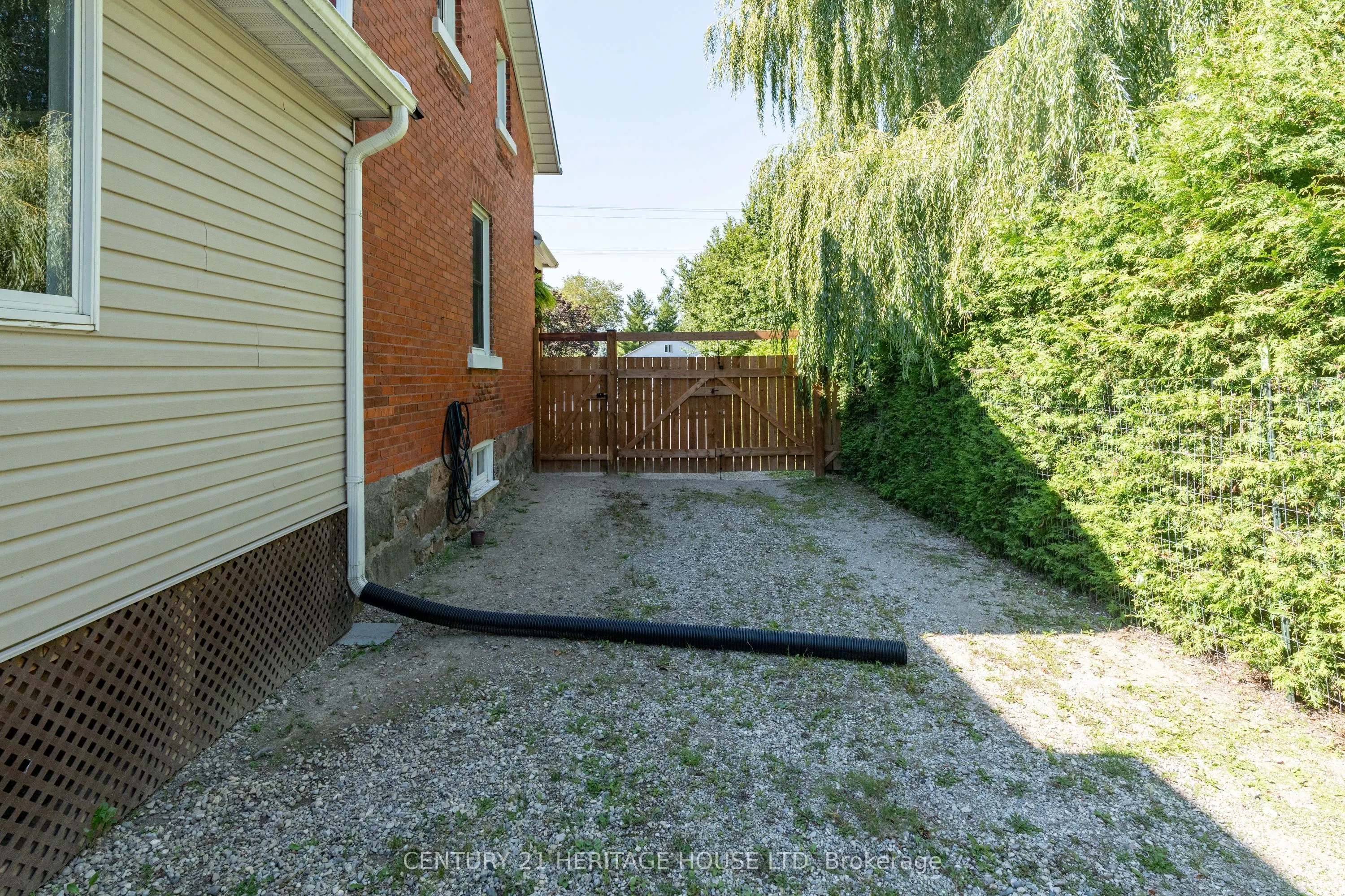 4593 PERTH ROAD 135