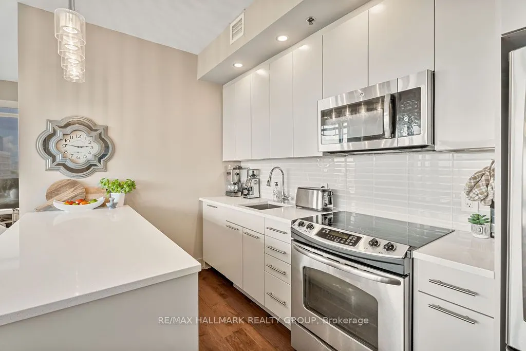 88 Richmond Road, #712