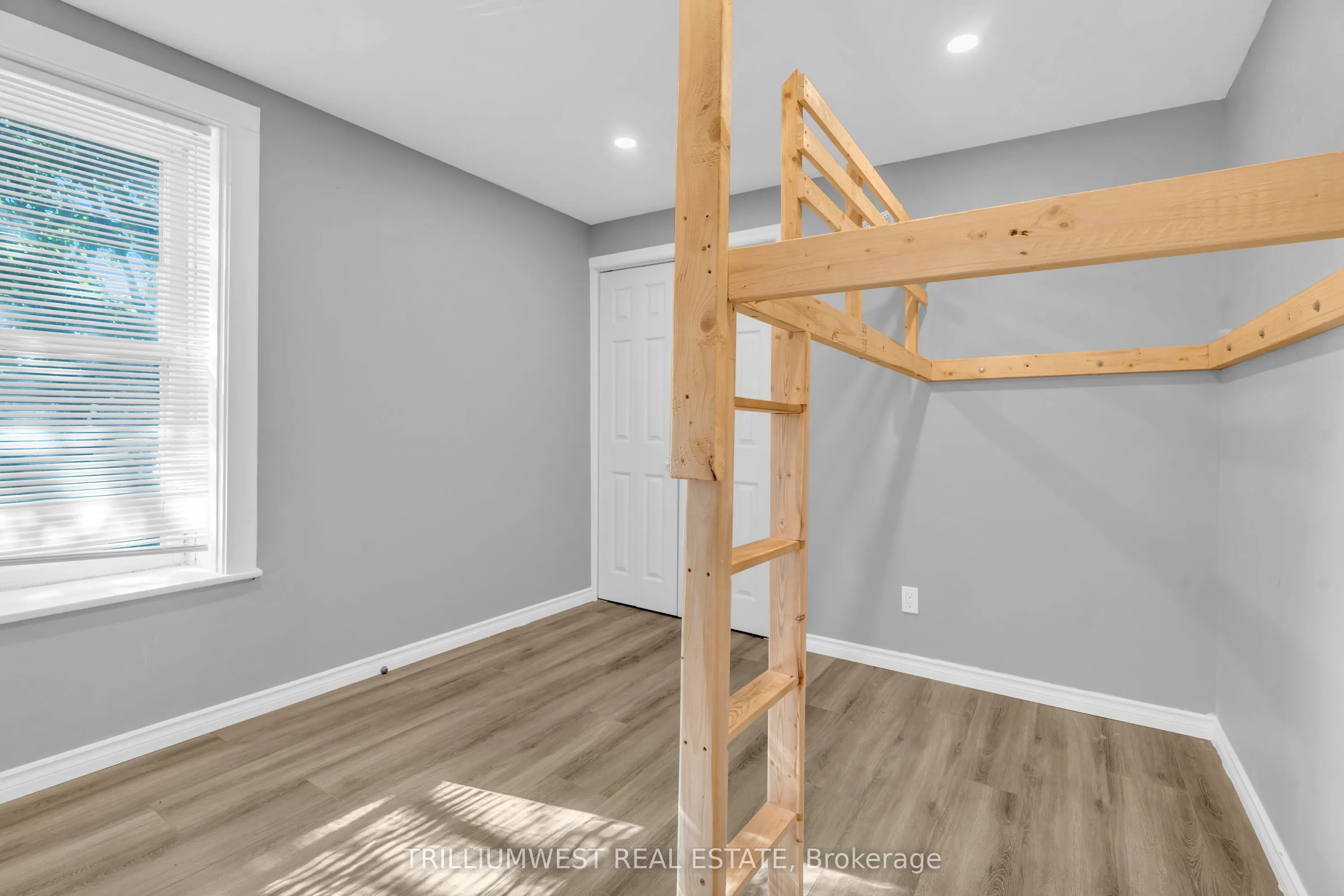 349 Main Street S