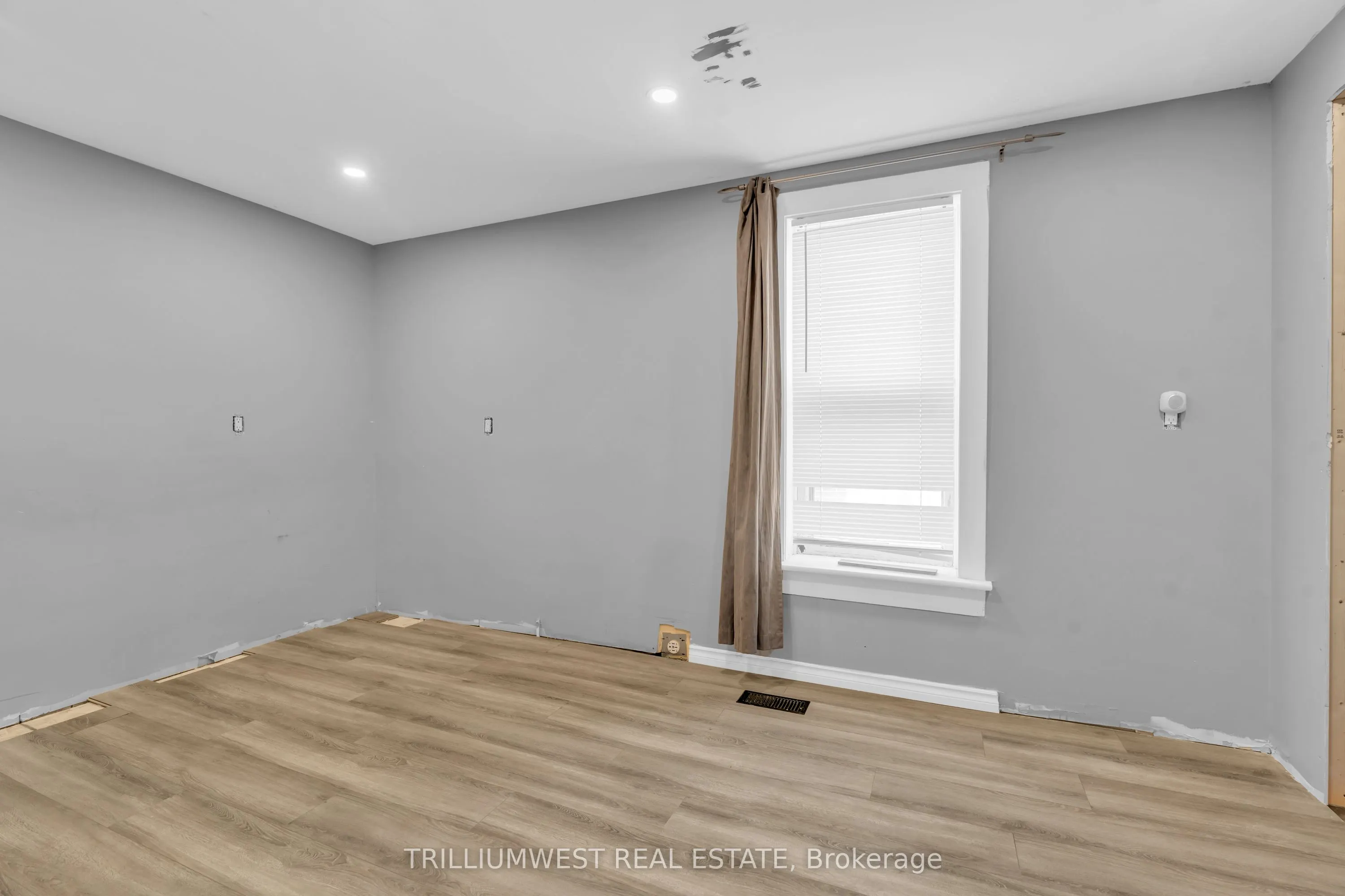 349 Main Street S