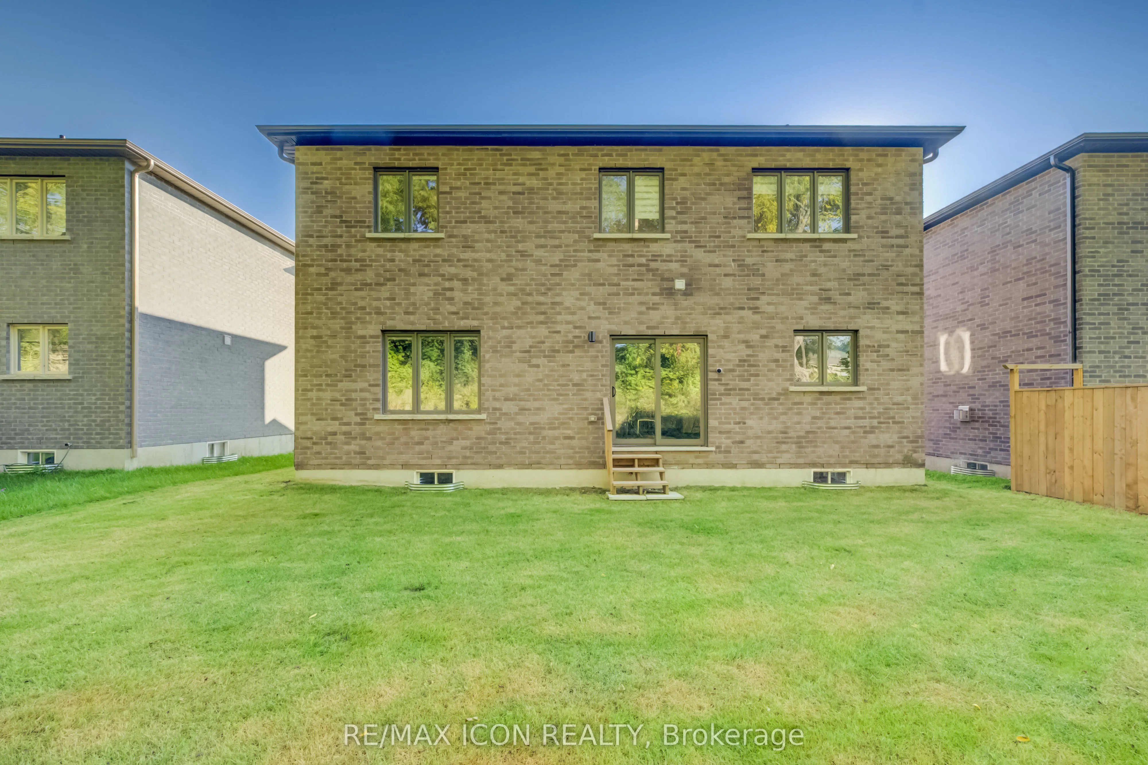 55 Tulip Crescent