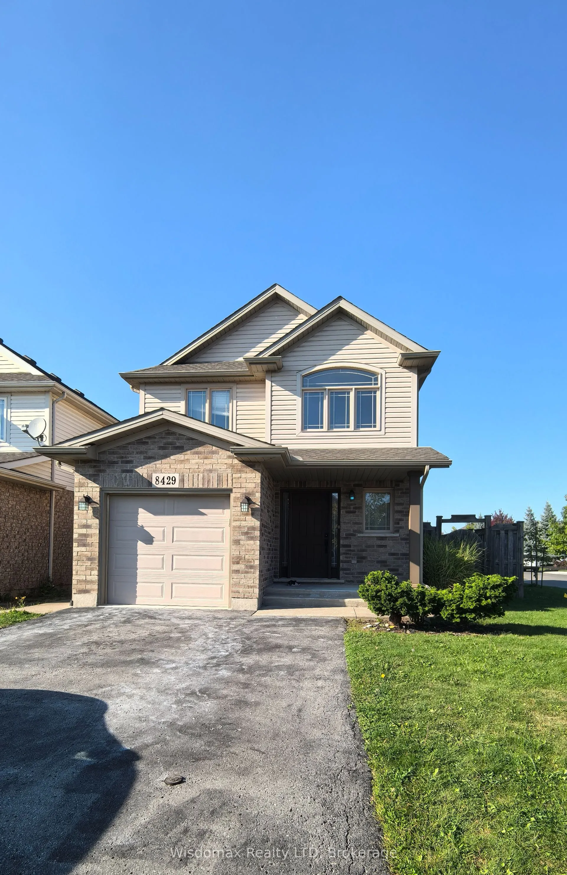 8429 KELSEY Crescent, #Upper unit