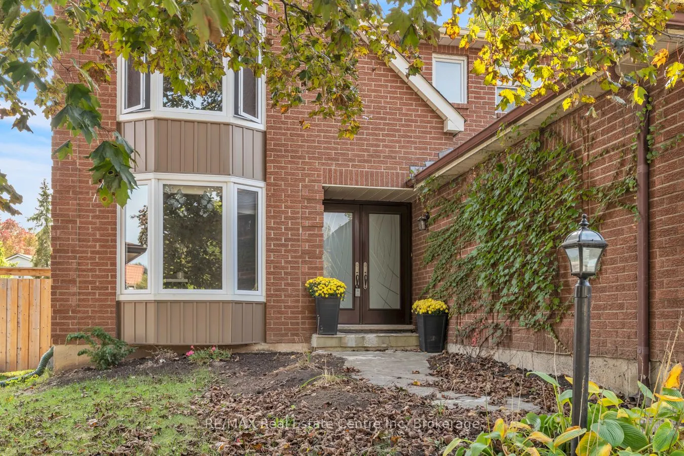 104 Valley Ridge Crescent