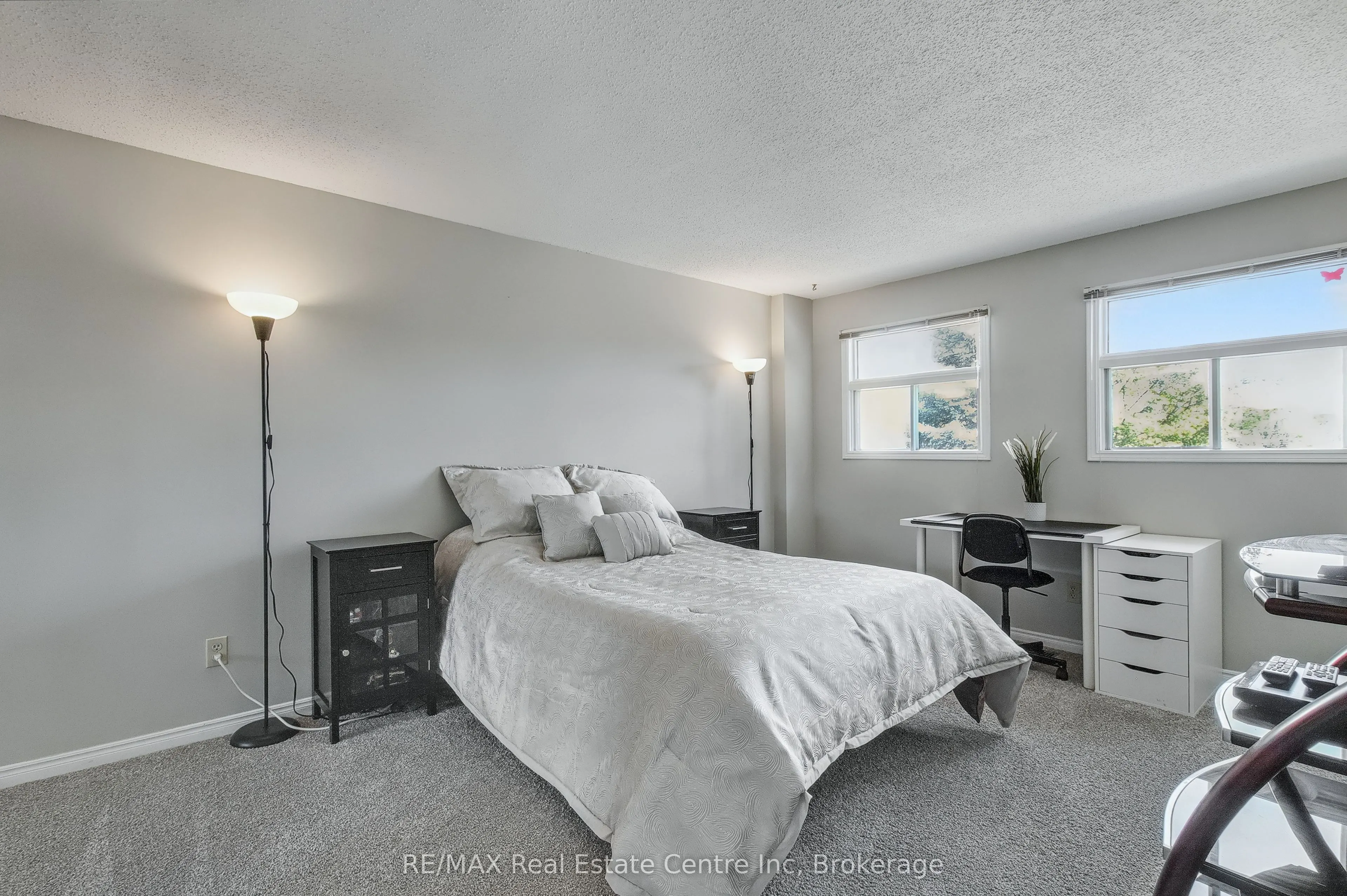 104 Valley Ridge Crescent