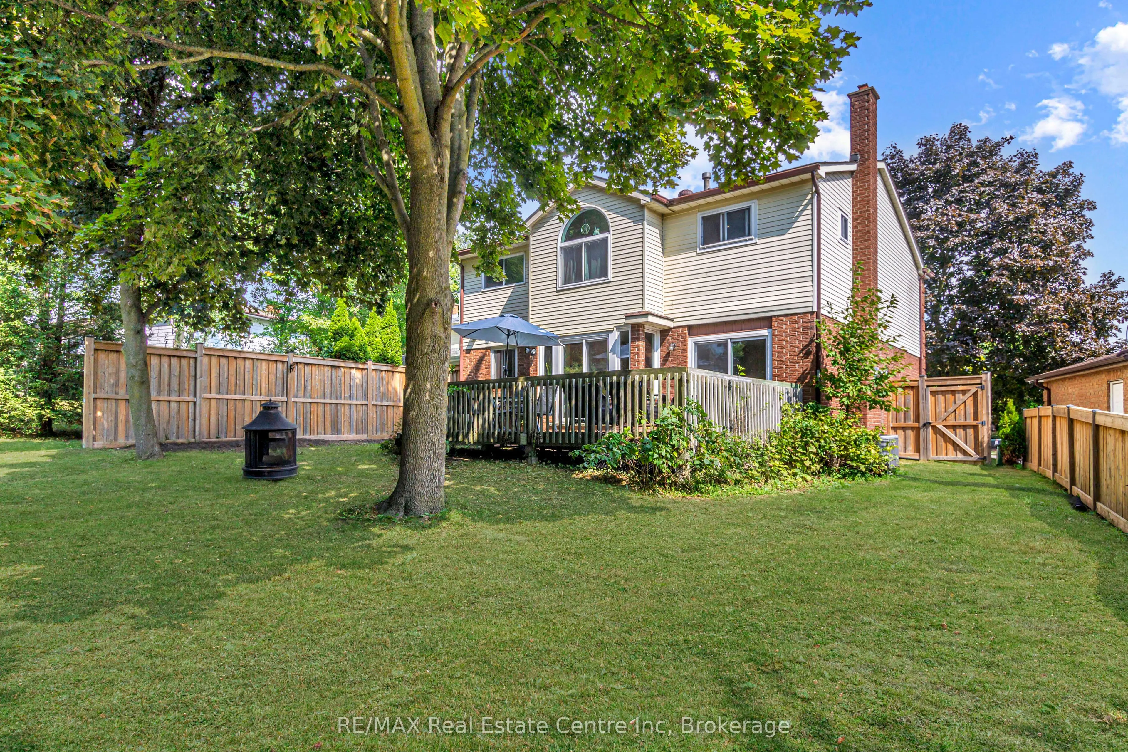 104 Valley Ridge Crescent