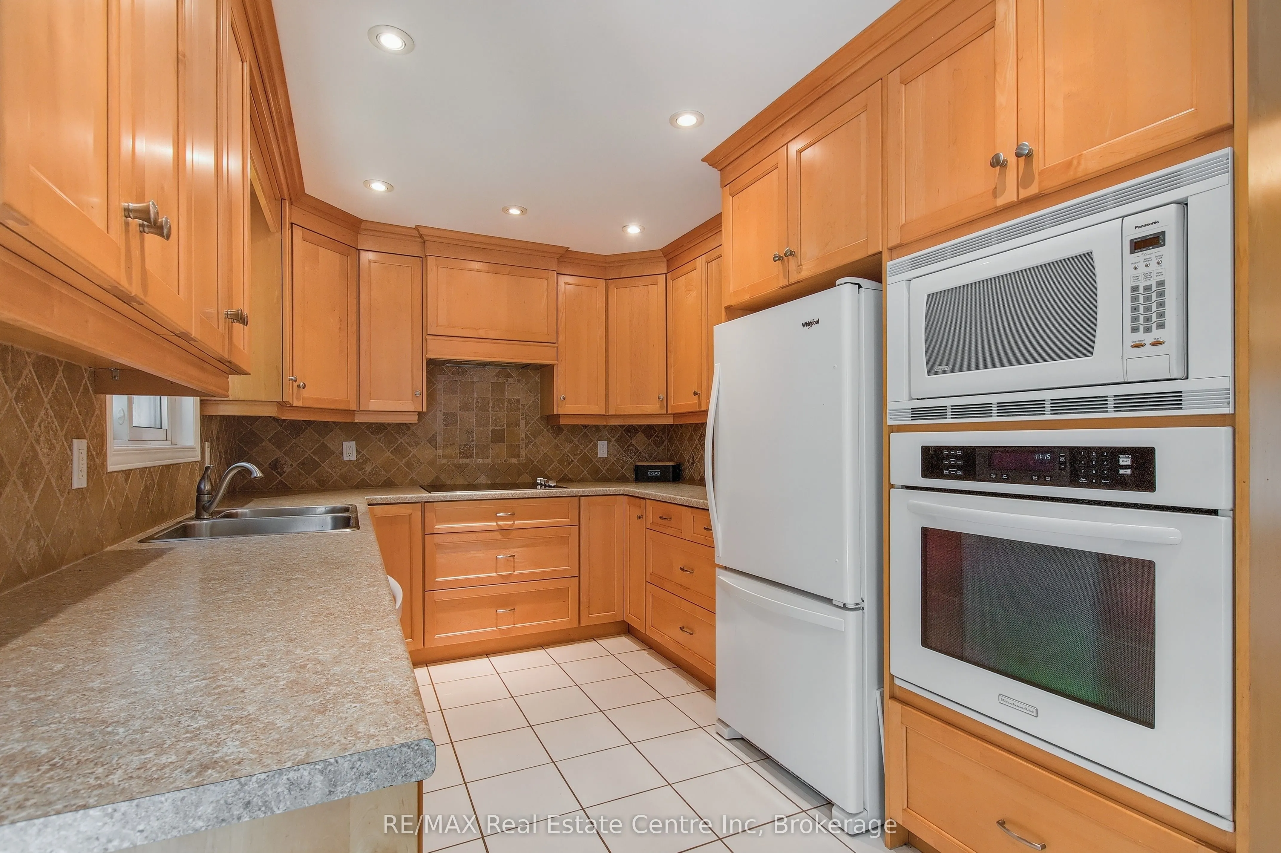 104 Valley Ridge Crescent