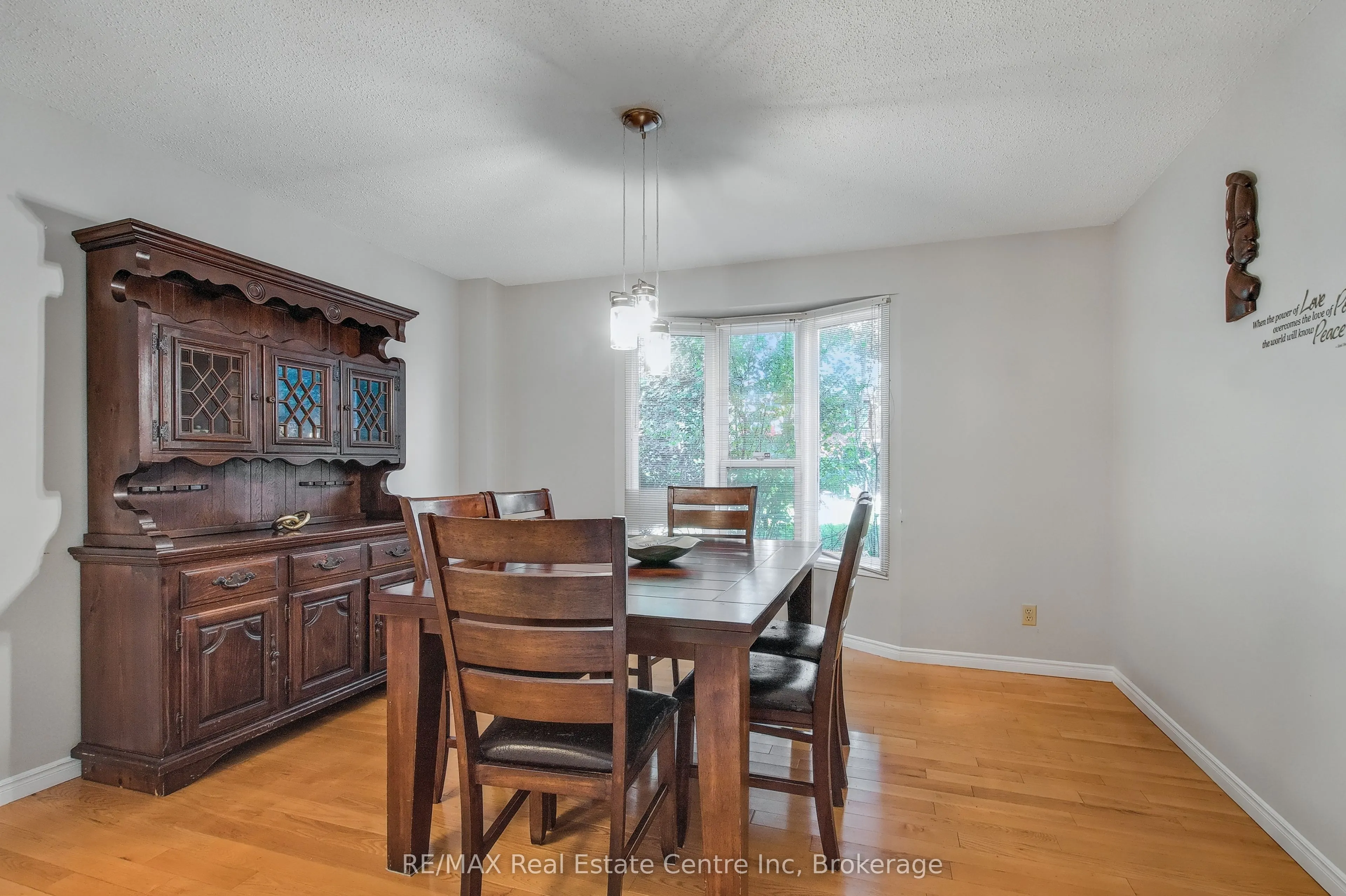 104 Valley Ridge Crescent