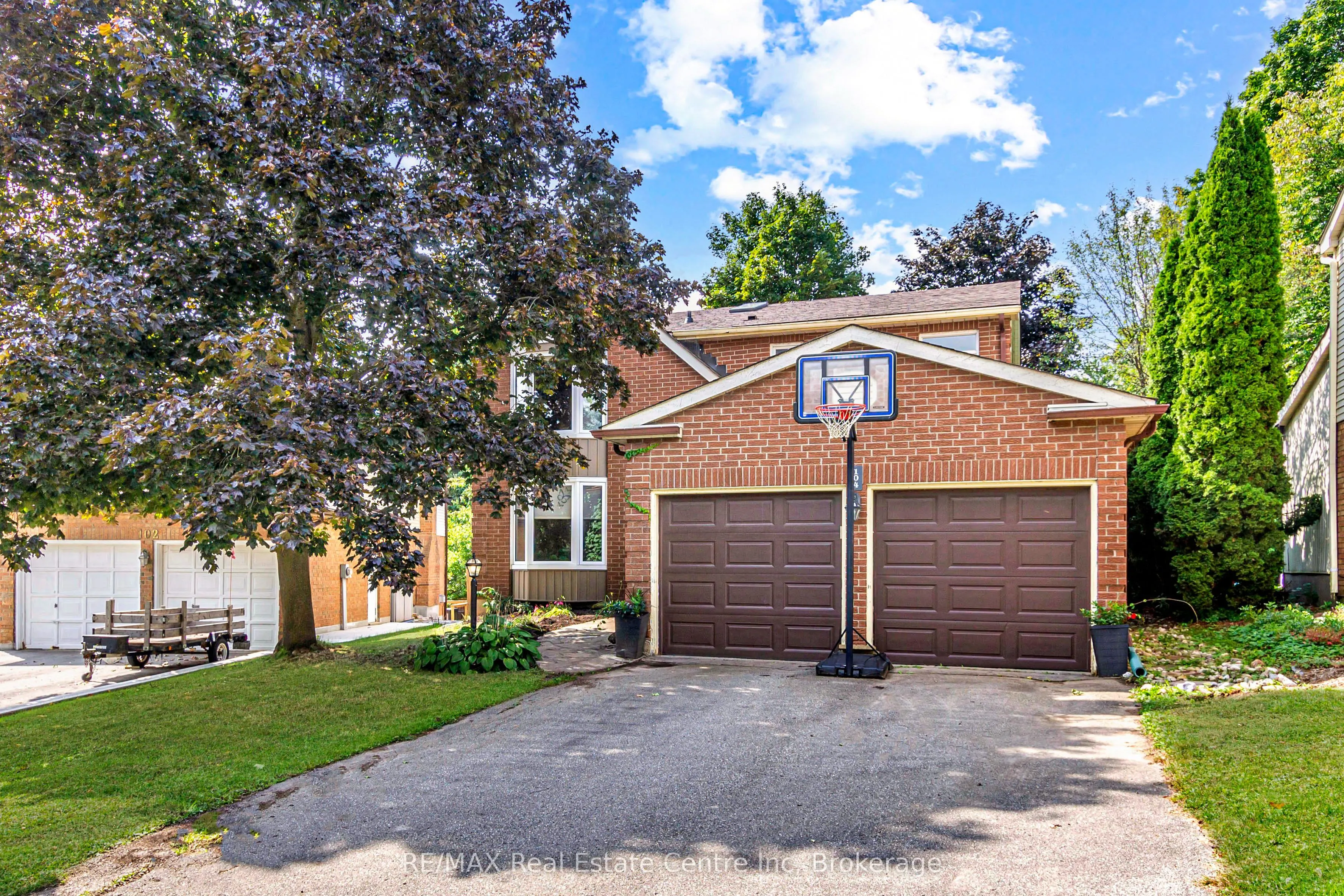 104 Valley Ridge Crescent