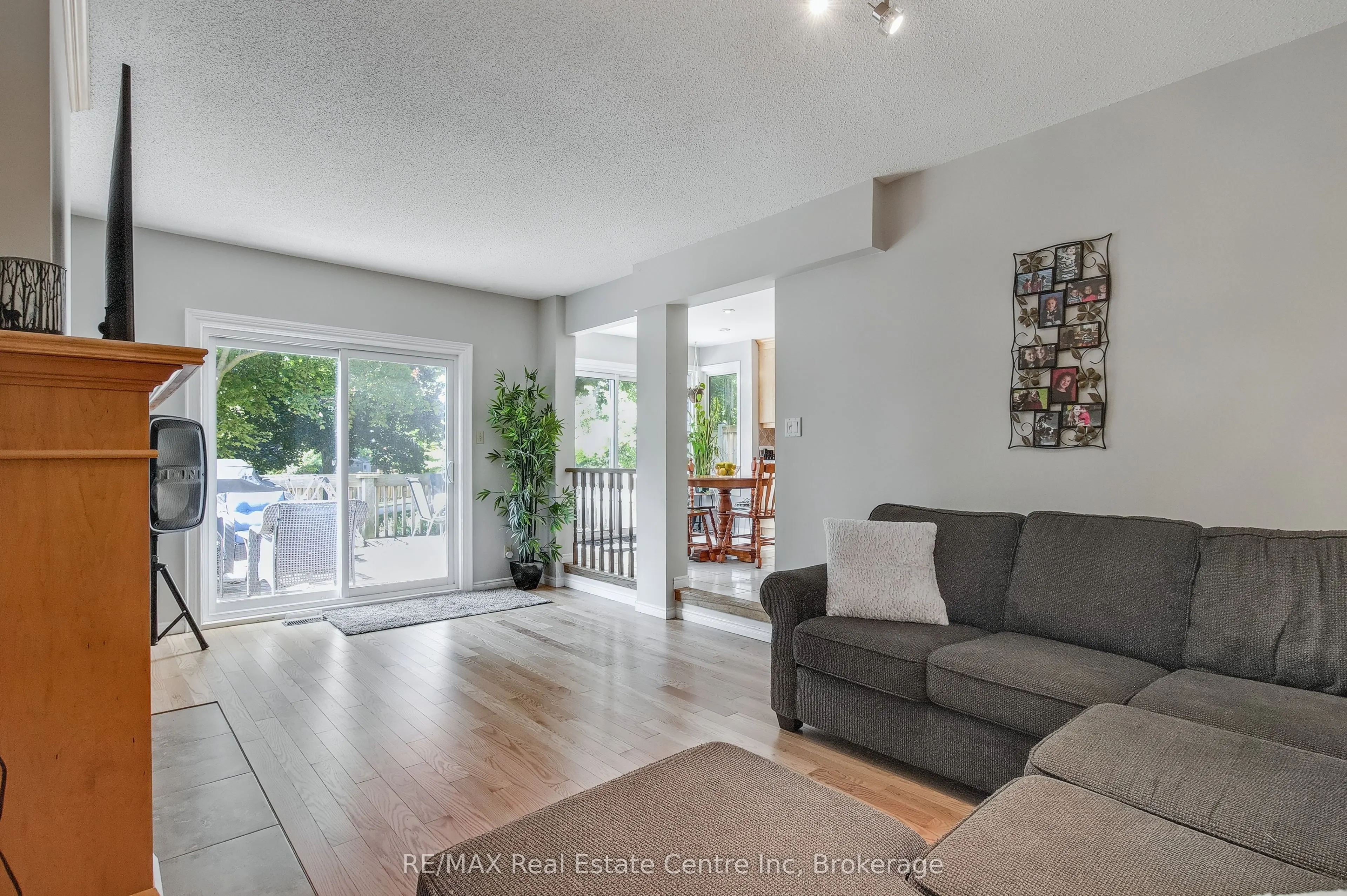 104 Valley Ridge Crescent