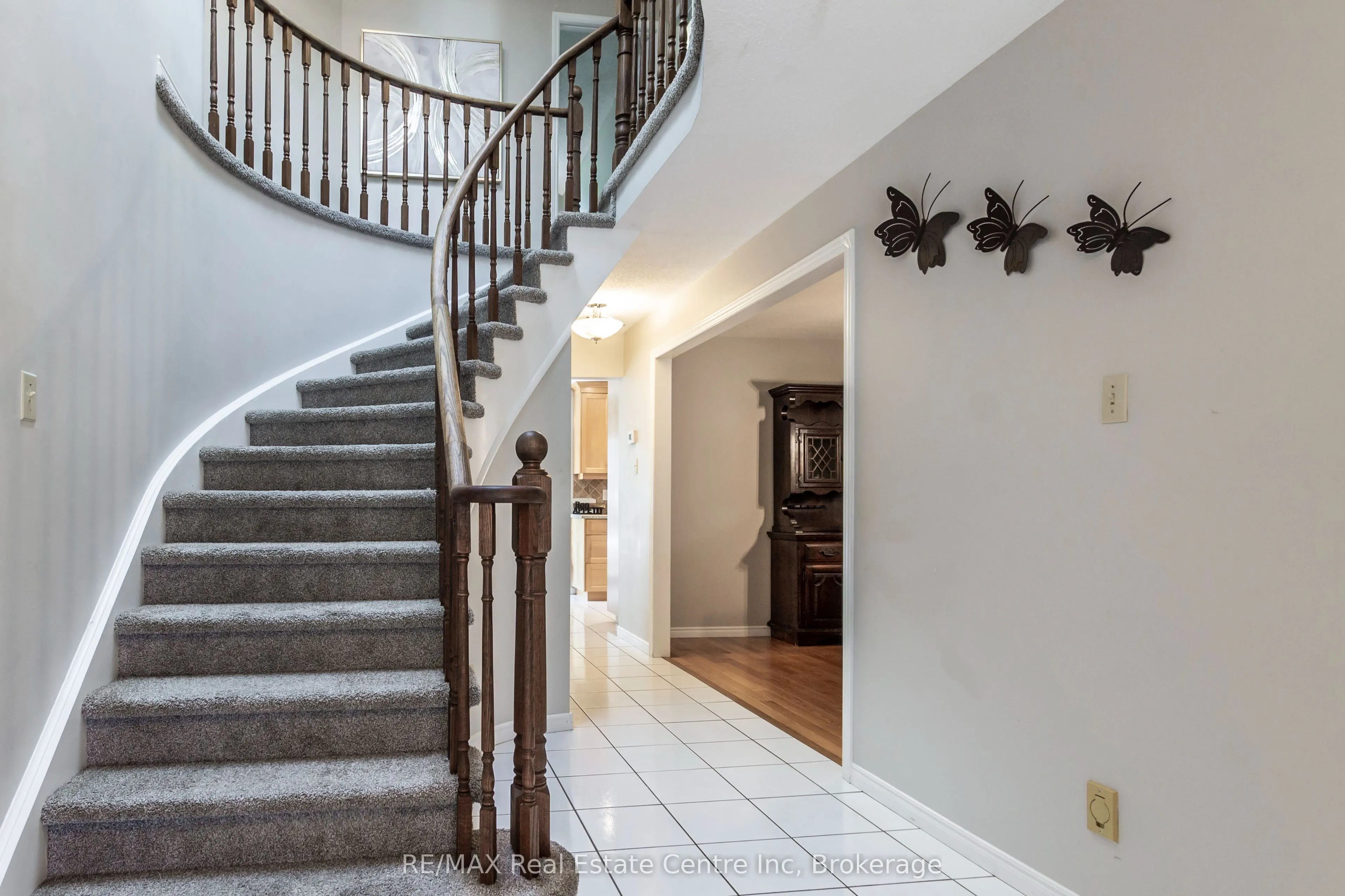 104 Valley Ridge Crescent