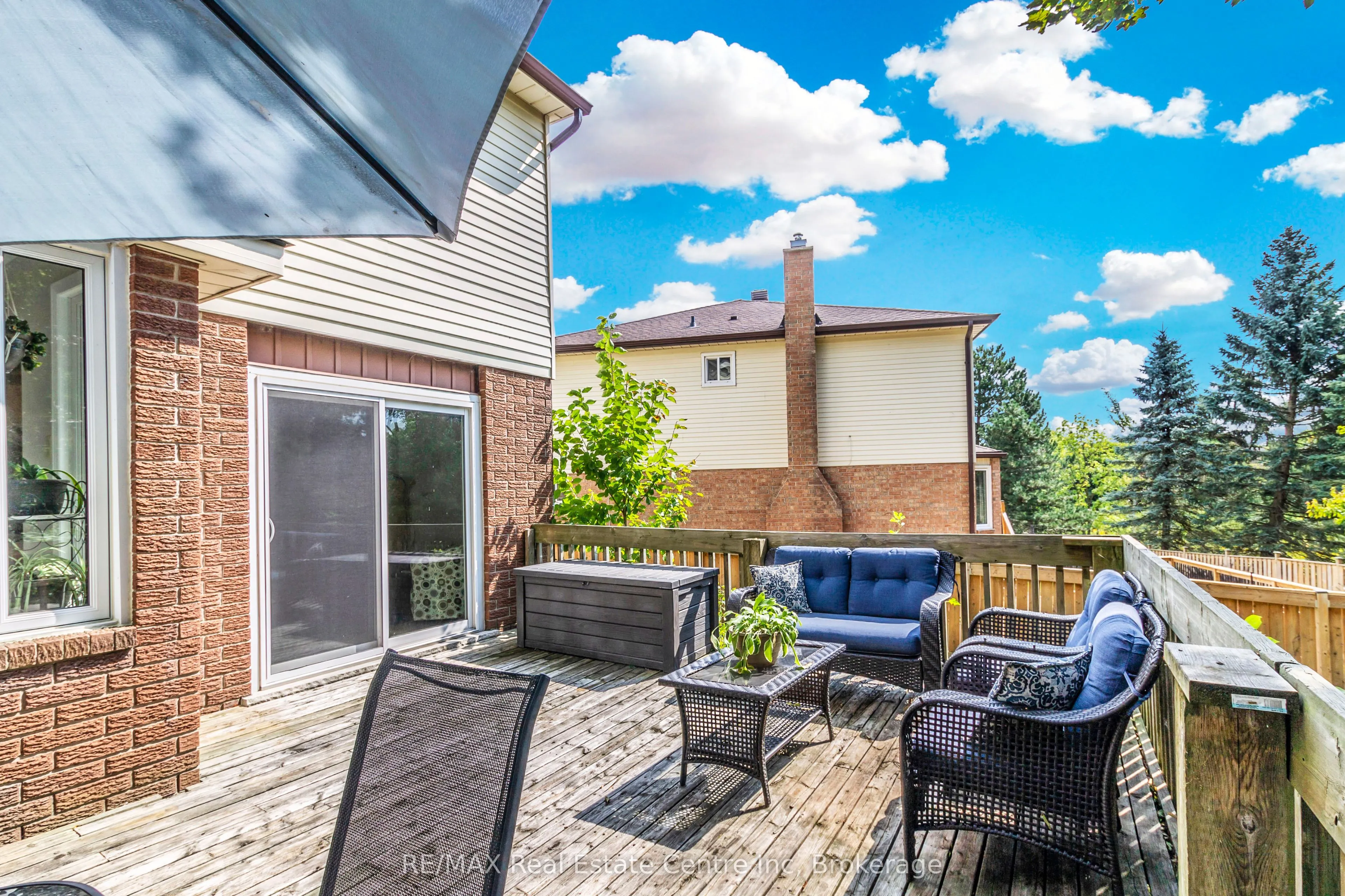 104 Valley Ridge Crescent
