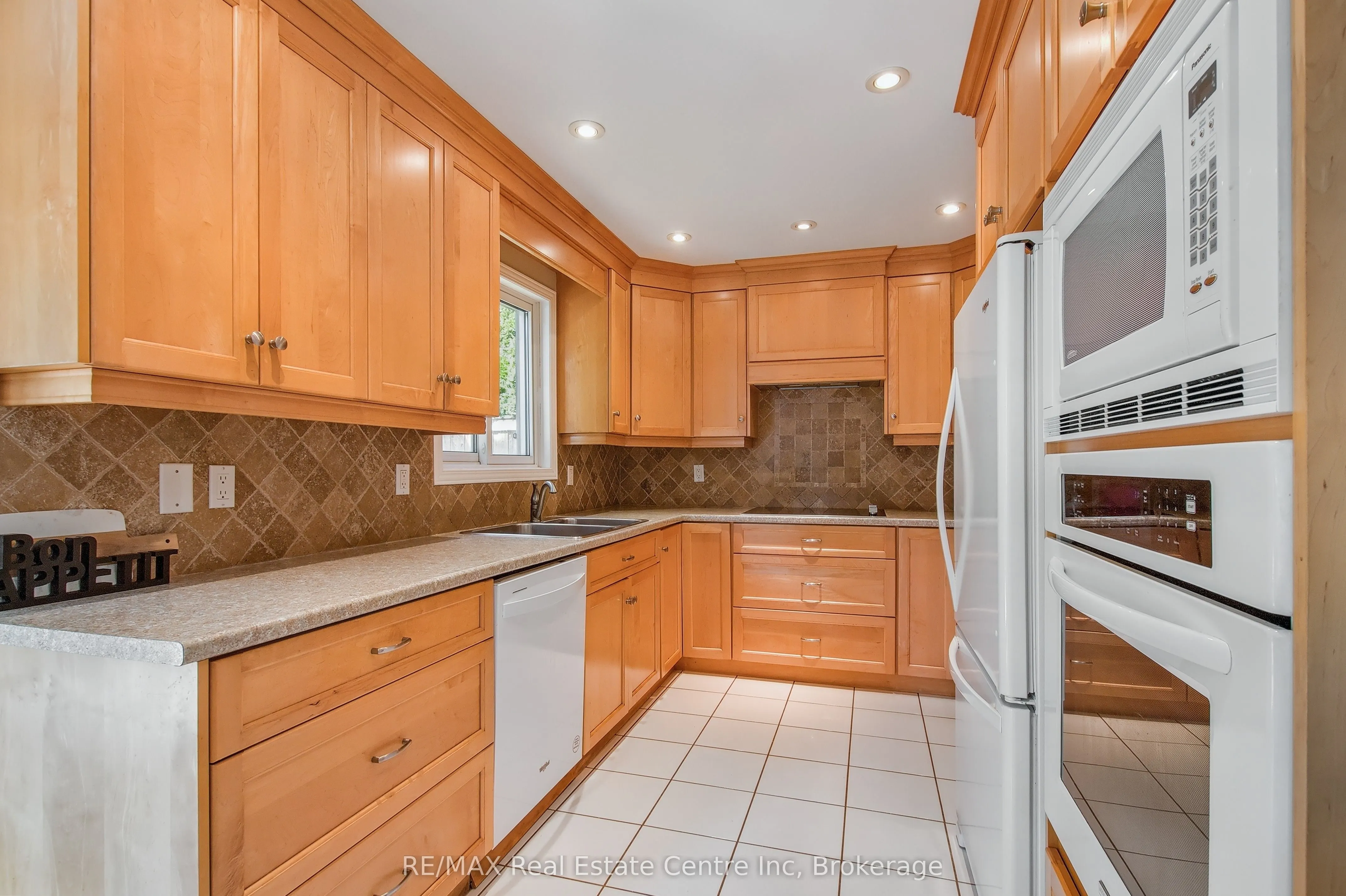 104 Valley Ridge Crescent