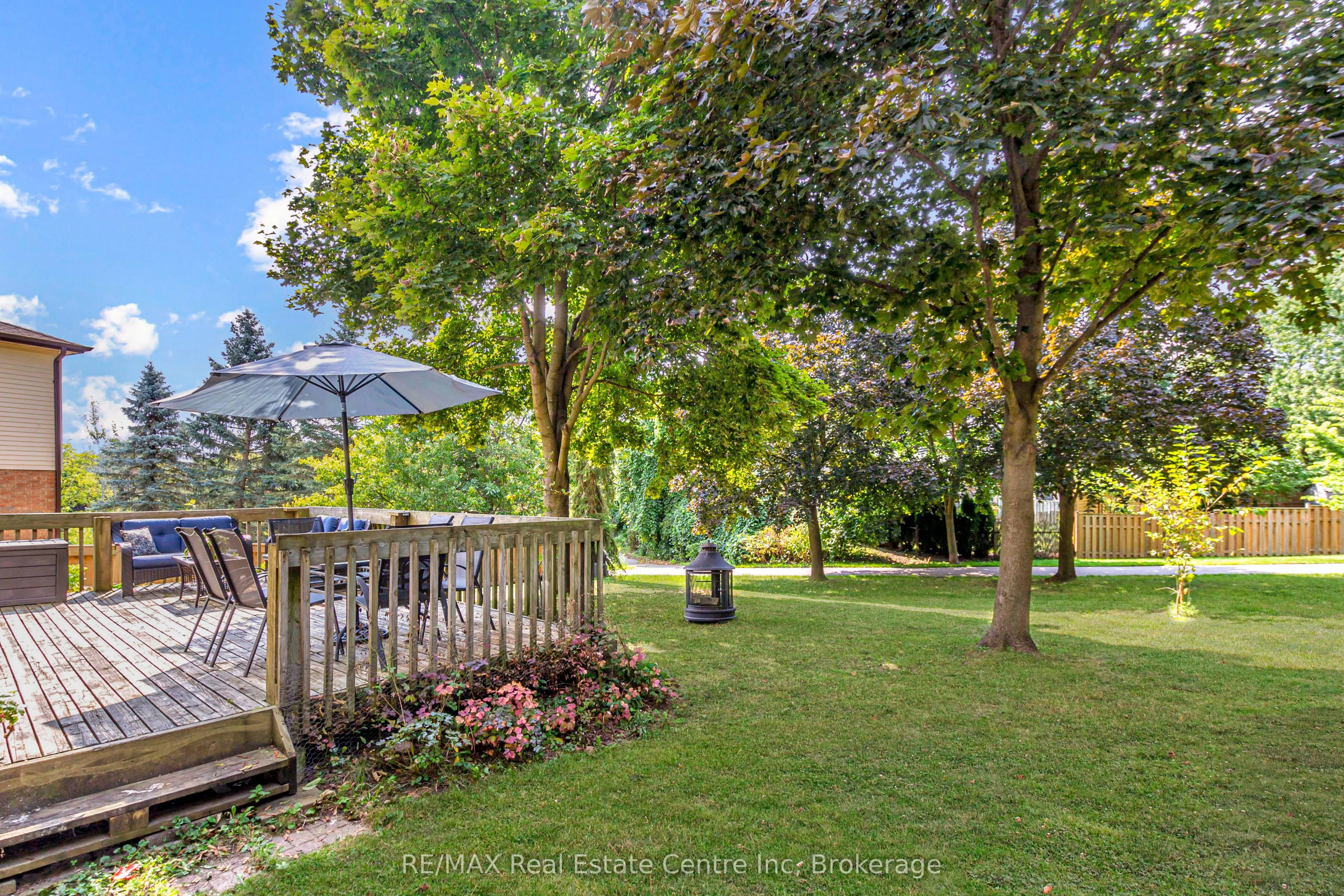 104 Valley Ridge Crescent