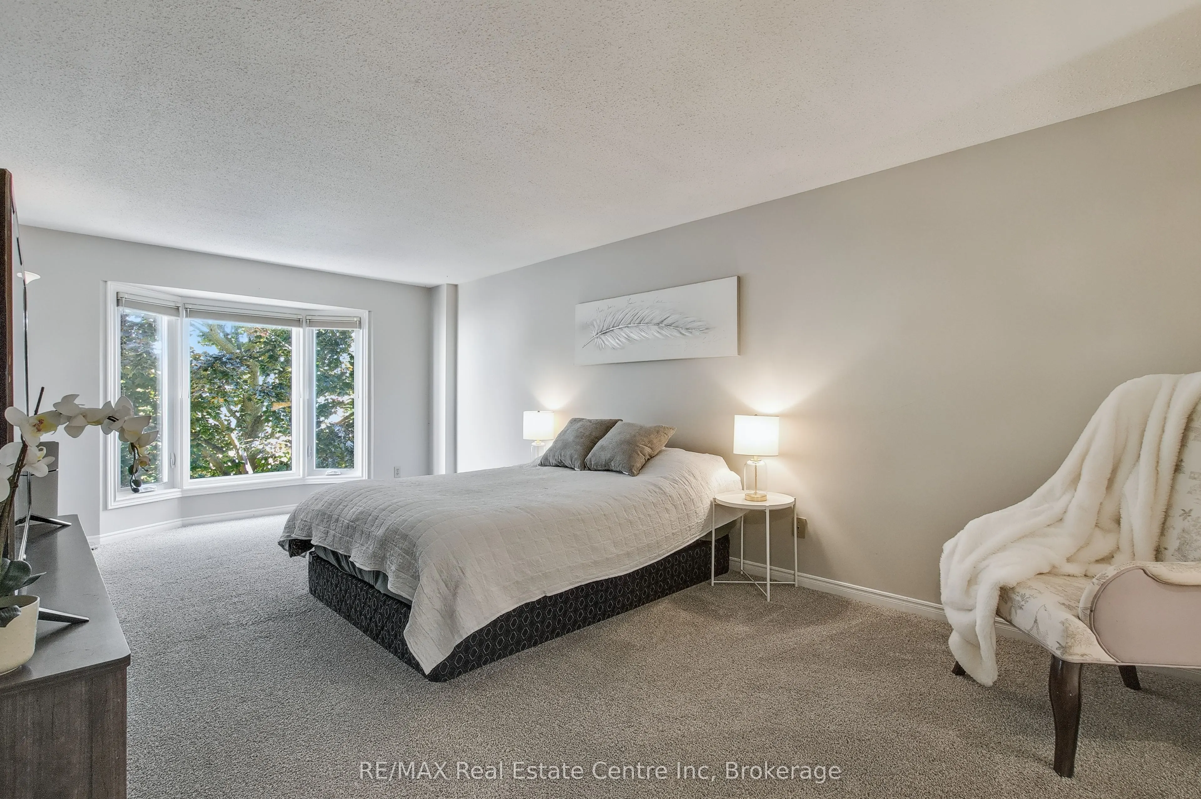 104 Valley Ridge Crescent